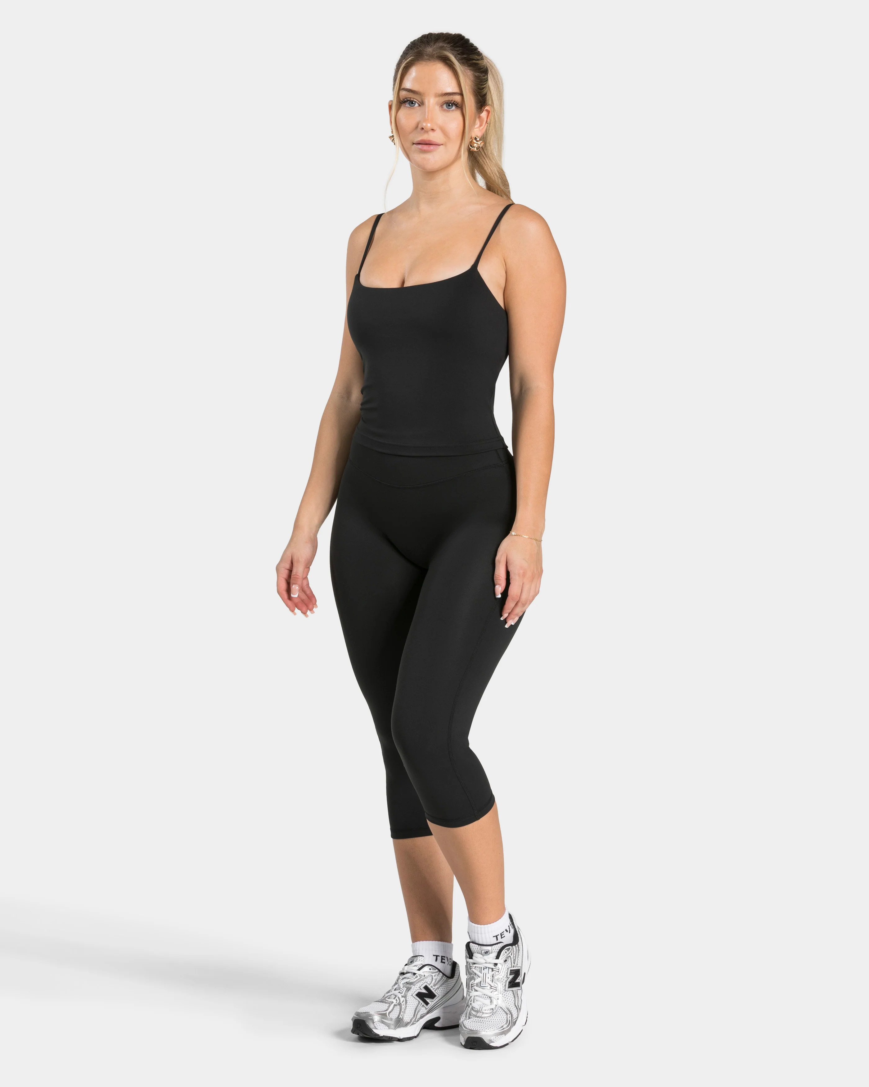 Allrounder Mid Cami Top "Schwarz" - Image 3