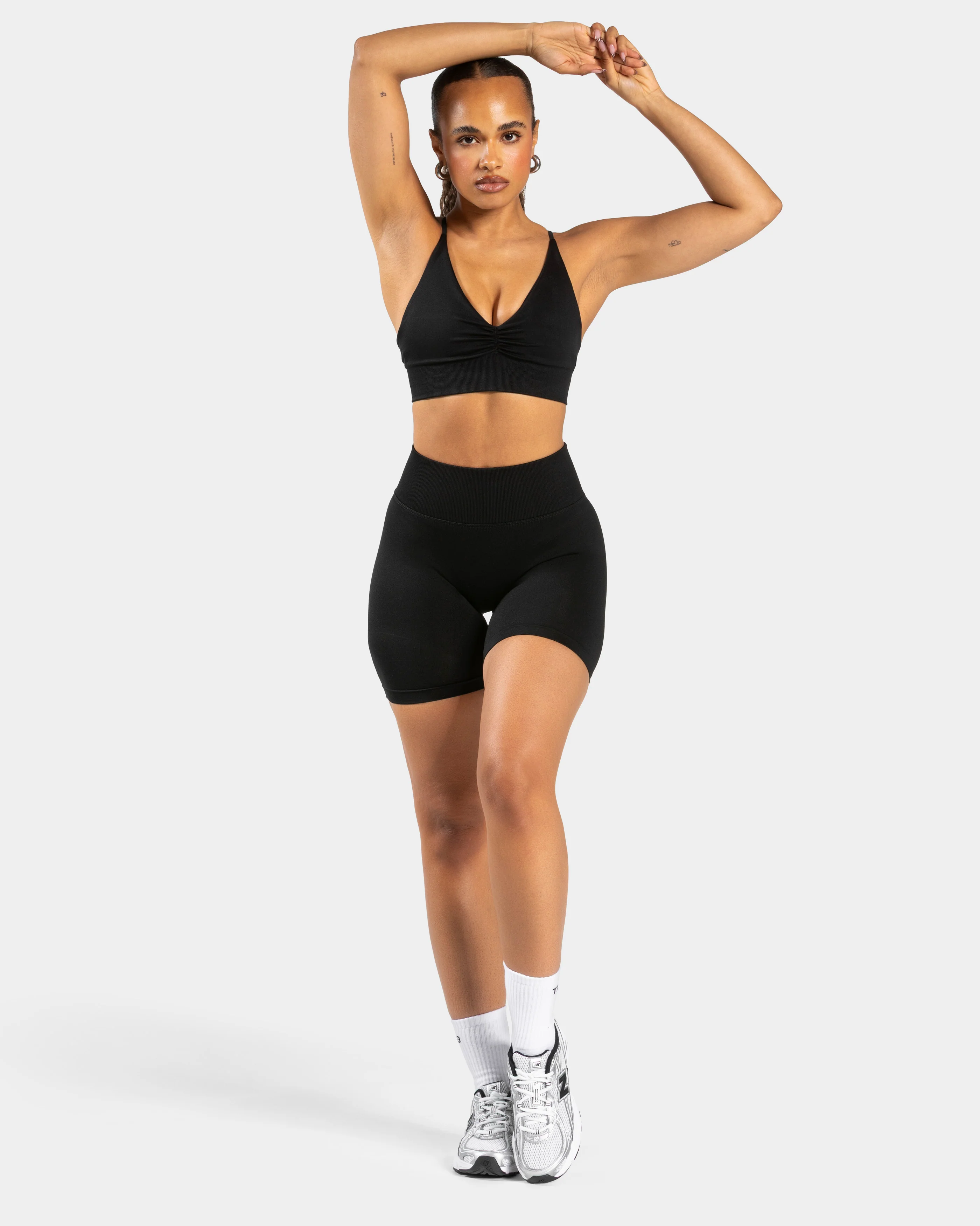 Charming Pro Lifted Scrunch Shorts "Schwarz" - Image 3
