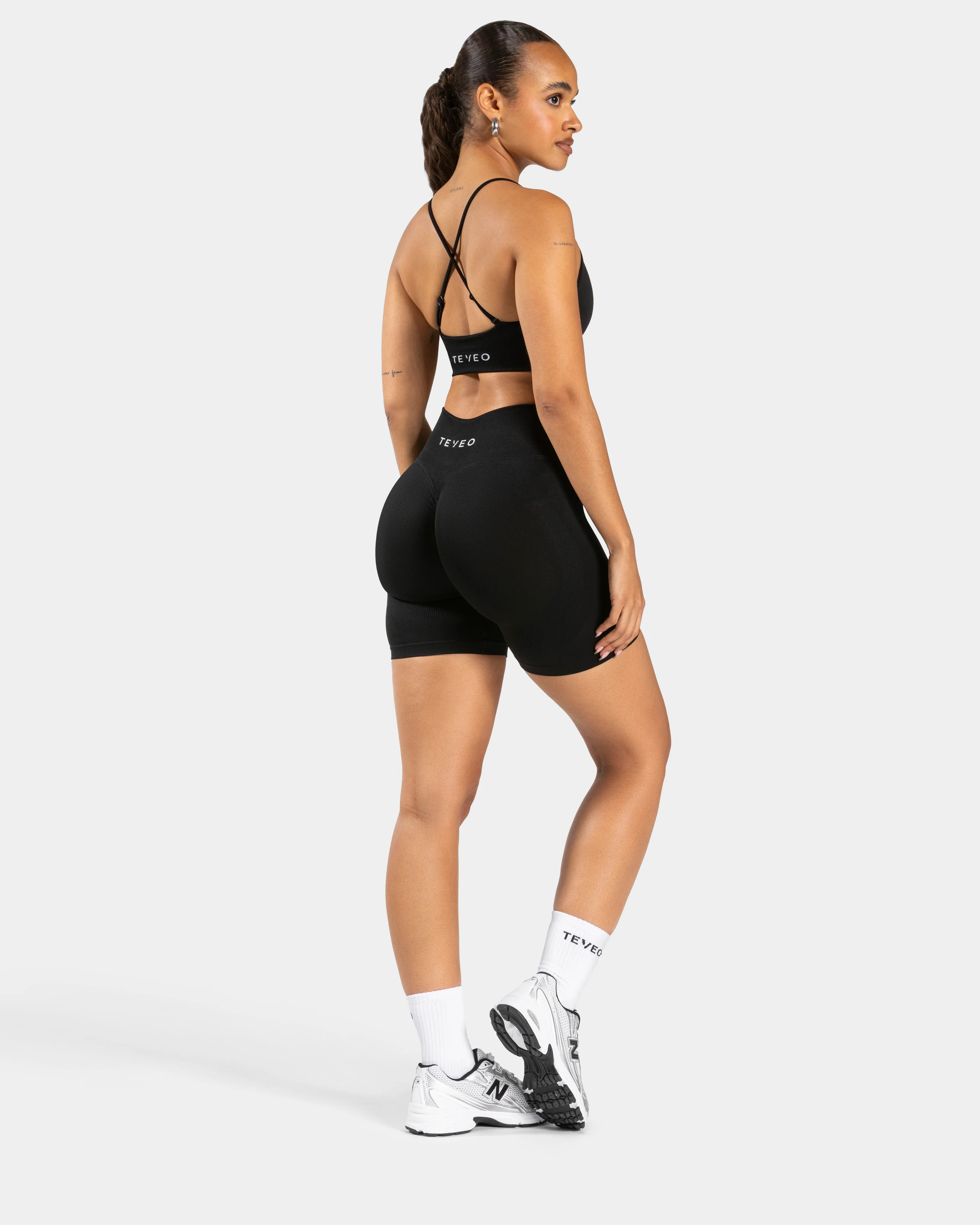 Charming Pro Lifted Scrunch Shorts "Schwarz" - Image 5