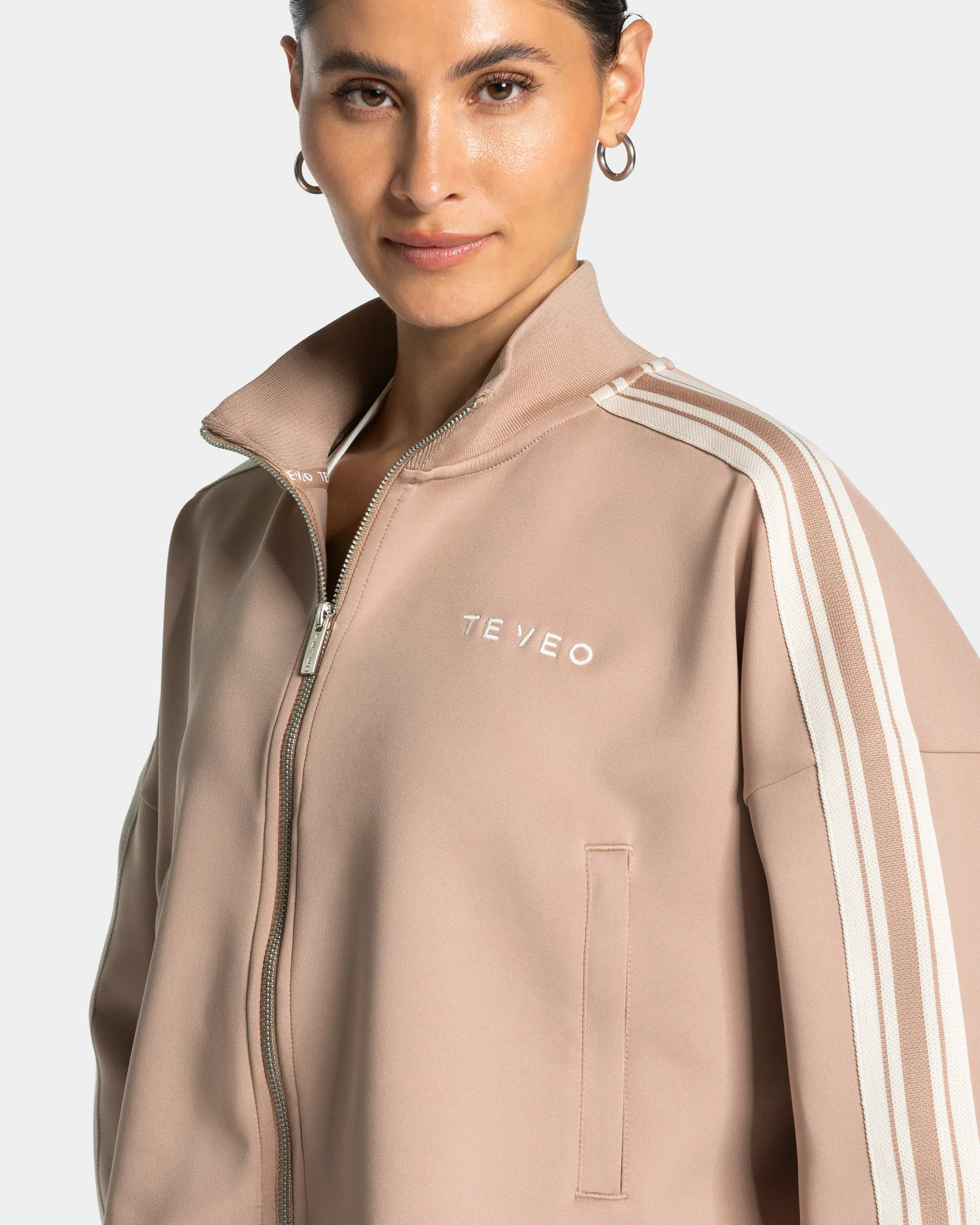 Club Cropped Zip Jacke "Beige" - Image 4