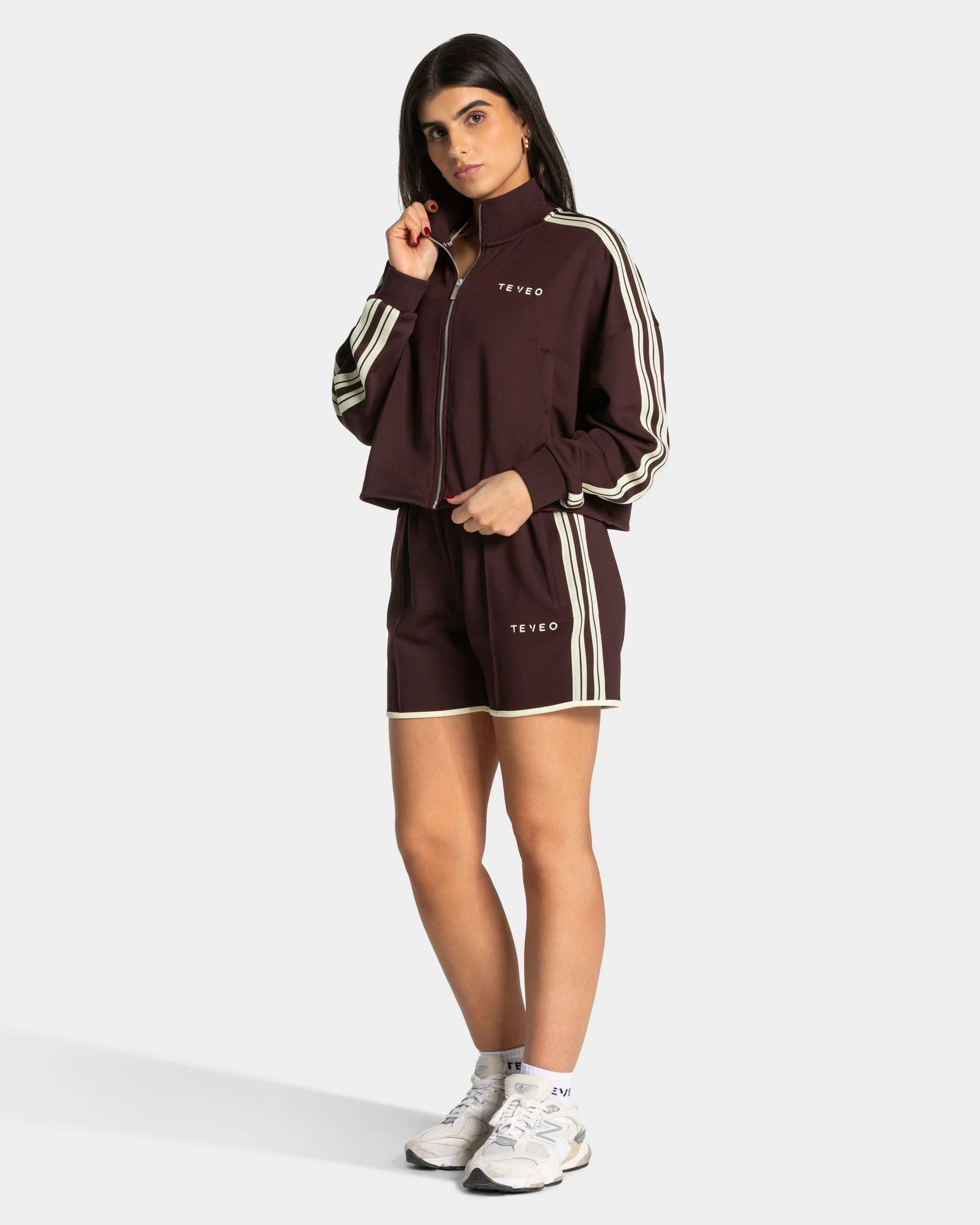 Club Cropped Zip Jacke "Merlot" - Image 3