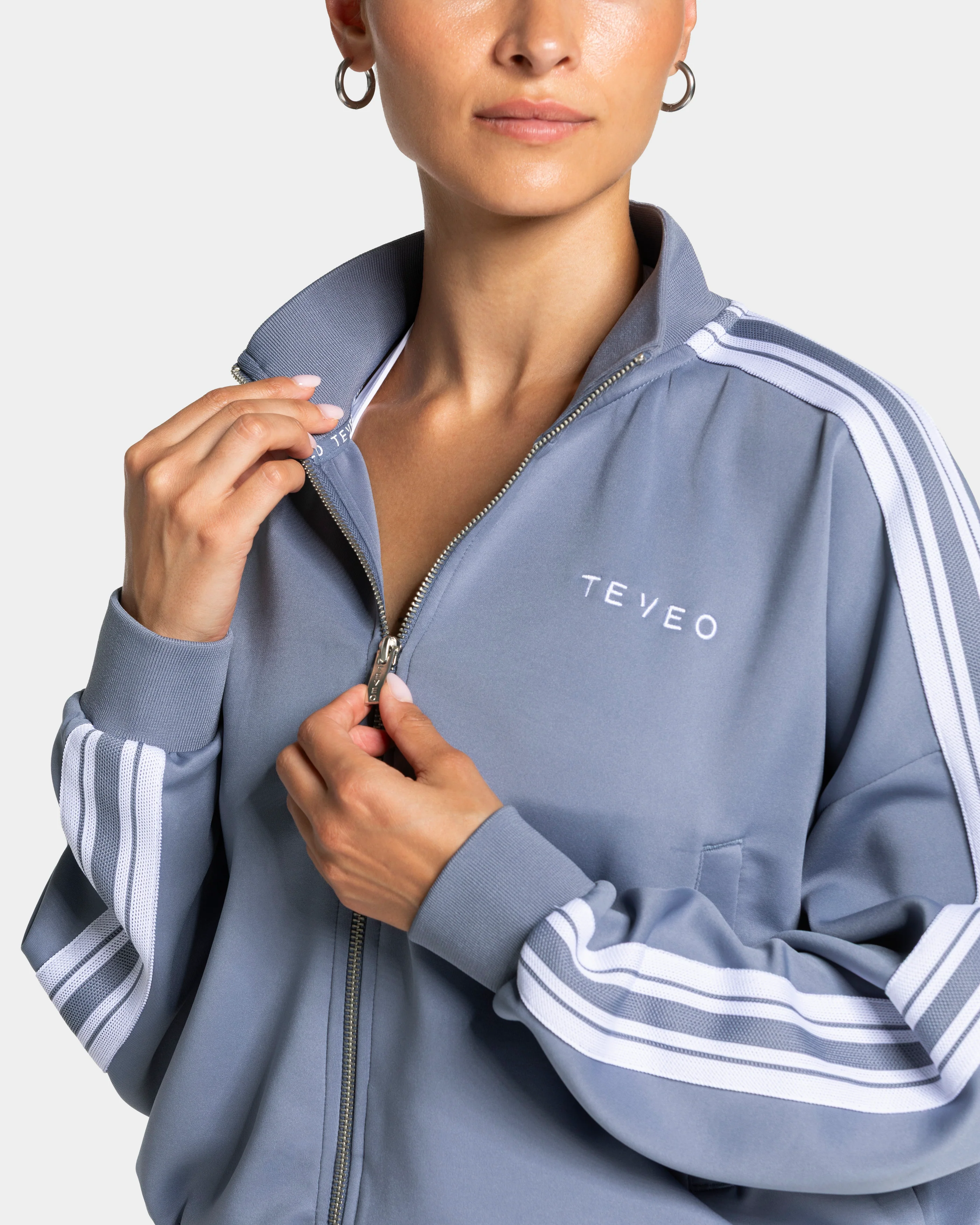 Club Cropped Zip Jacke "Stahlblau" - Image 4