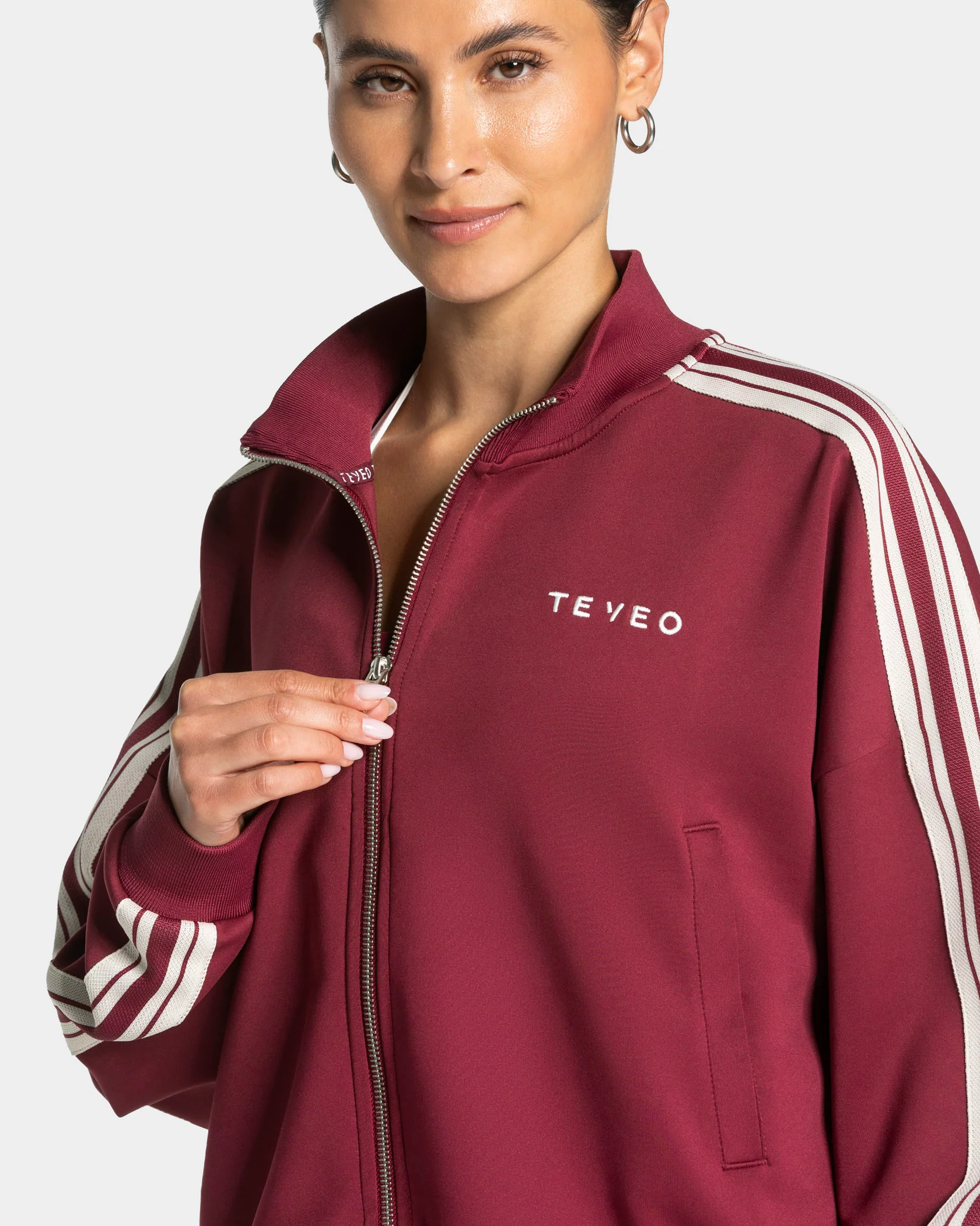 Club Cropped Zip Jacke "Weinrot" - Image 4