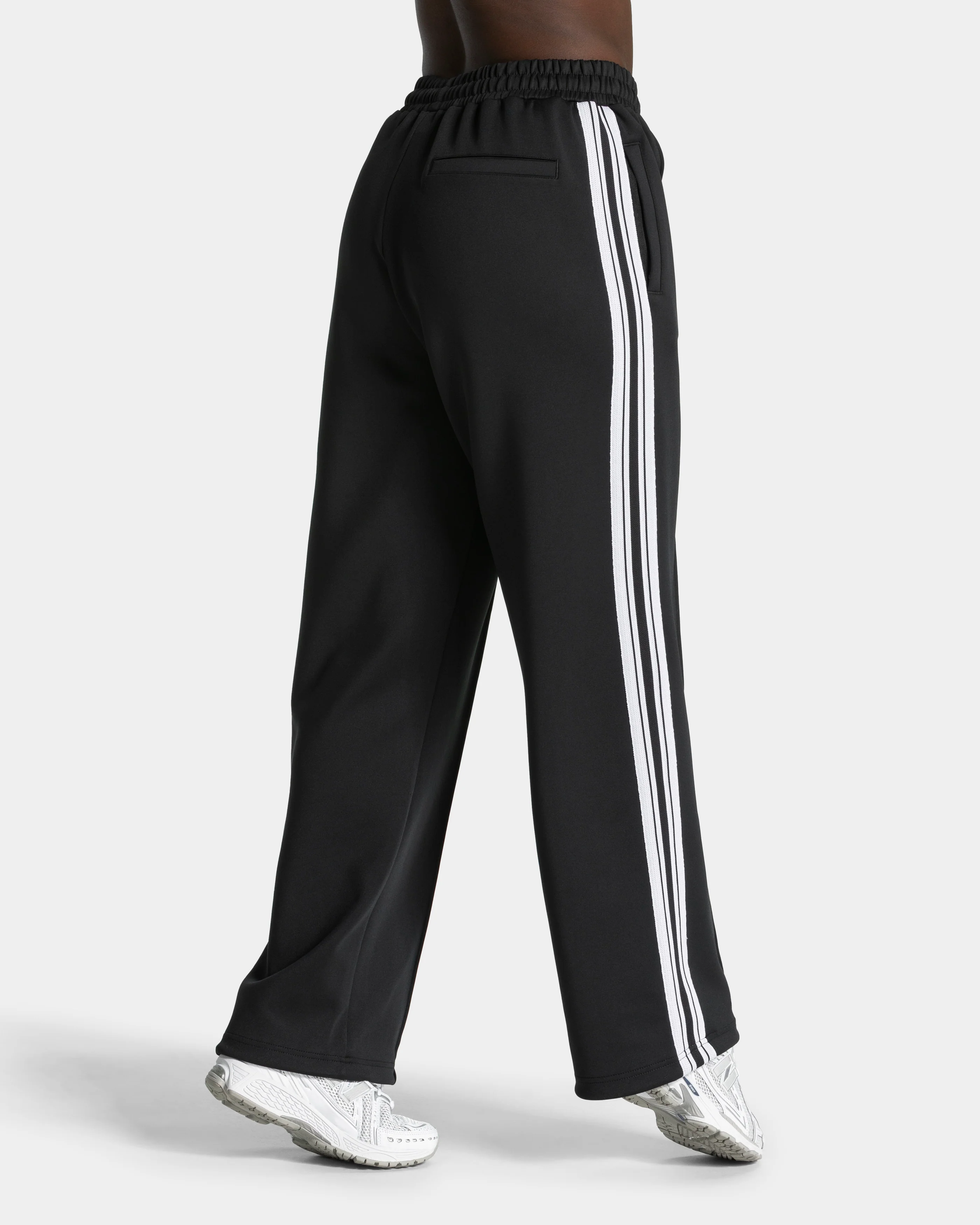 Club Straight Leg Jogger "Schwarz" - Image 2