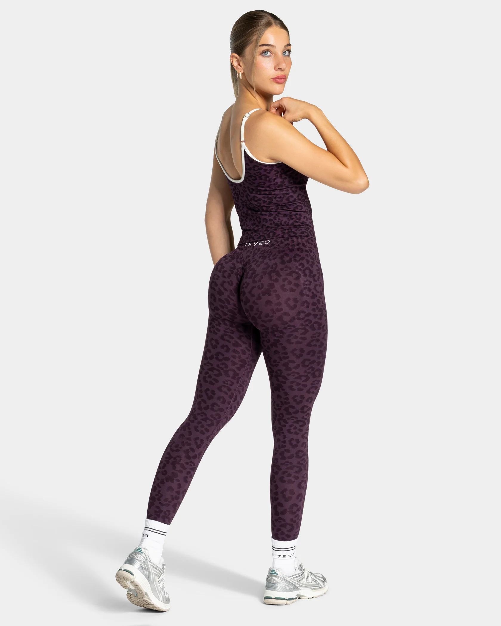 Contrastline Cami Top "Leo Blackberry" - Image 5
