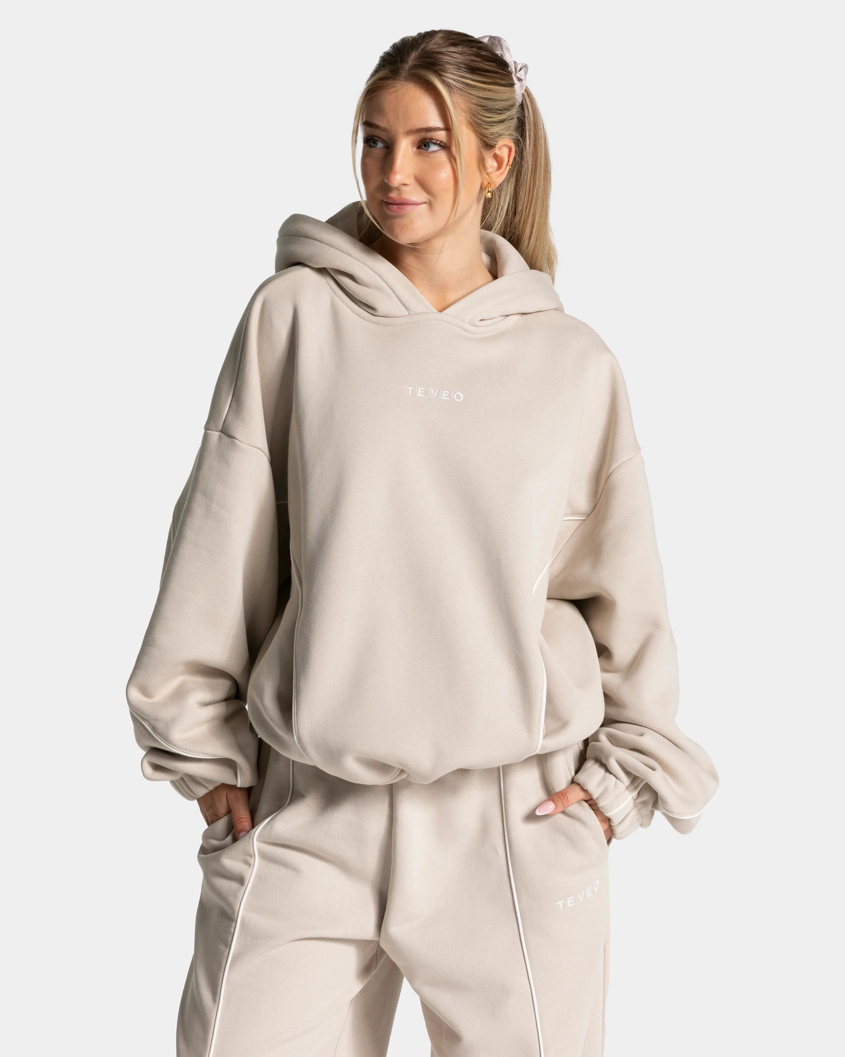 Contrastline Hooded Sweater "Cream"