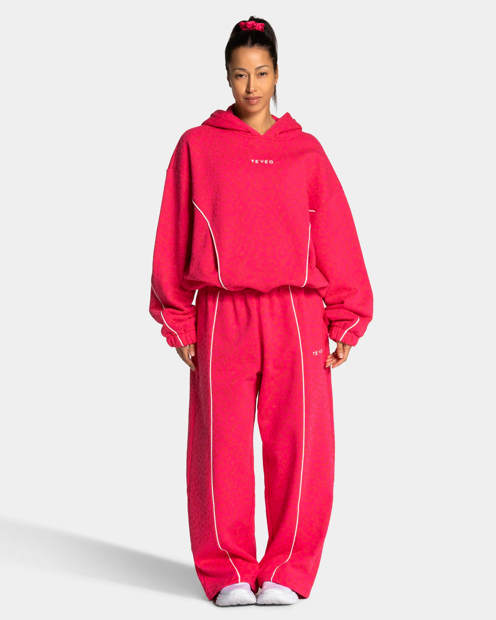 Contrastline Hooded Sweater "Leo Berry" - Image 3