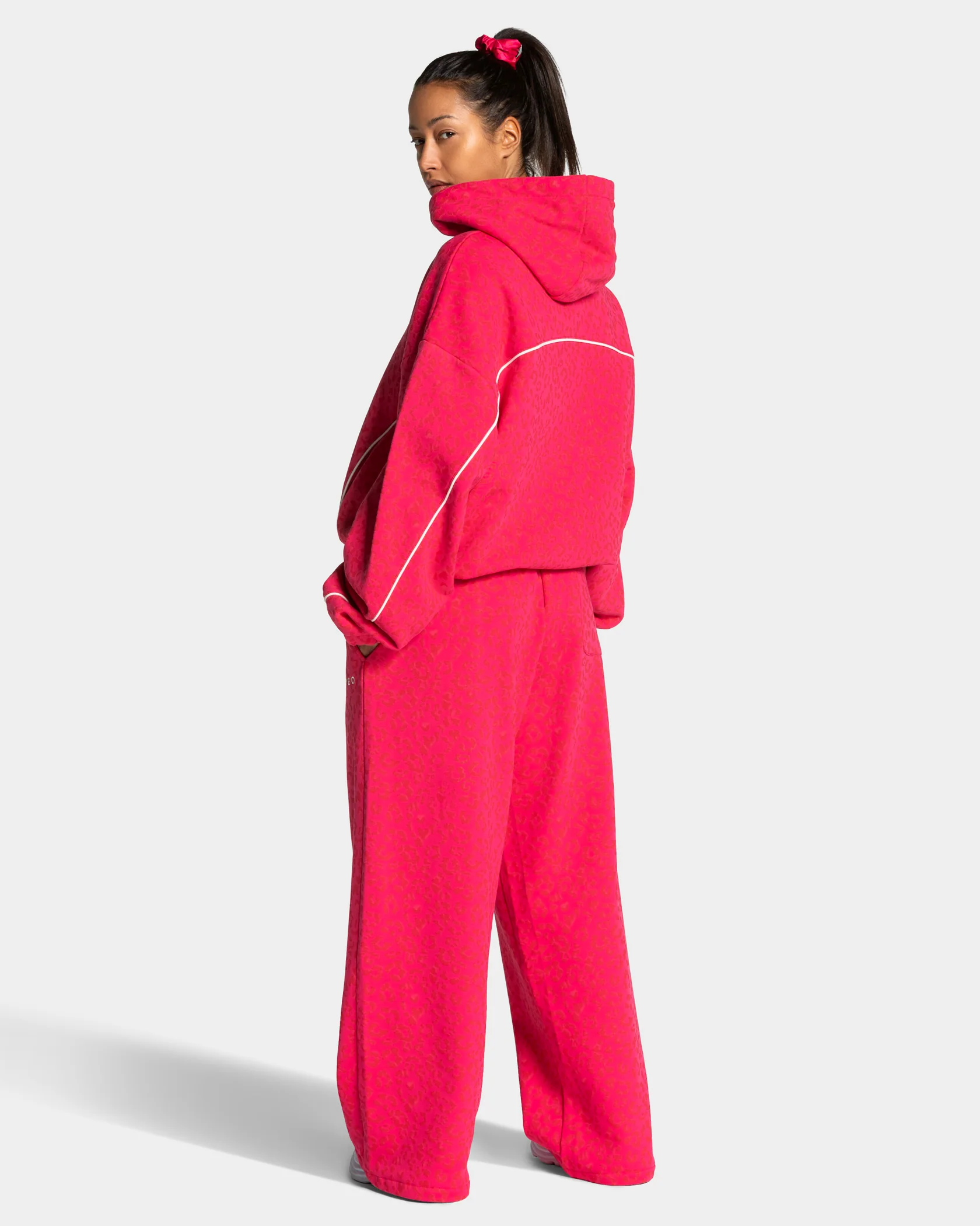 Contrastline Hooded Sweater "Leo Berry" - Image 5