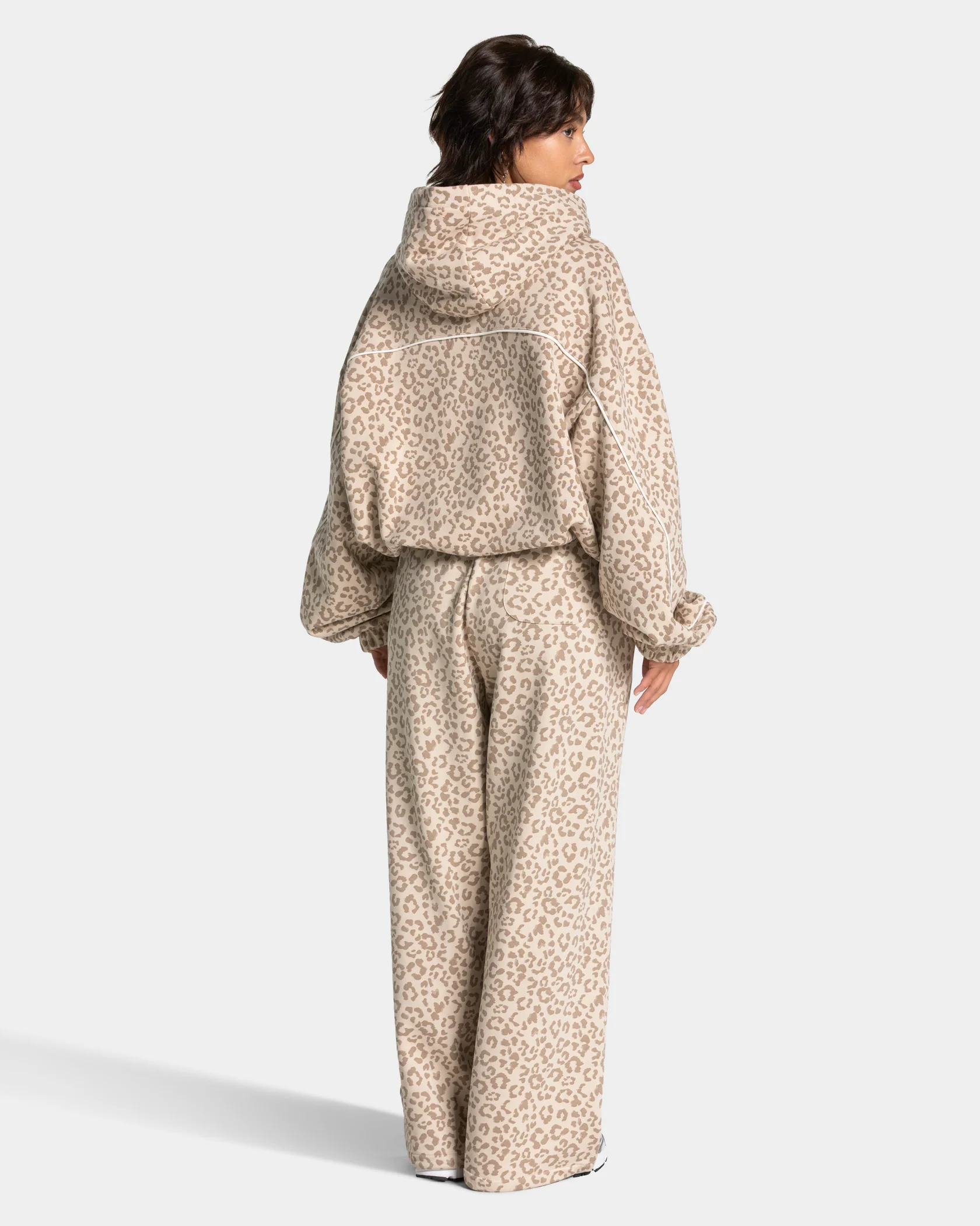 Contrastline Hooded Sweater "Leo Cream" - Image 5