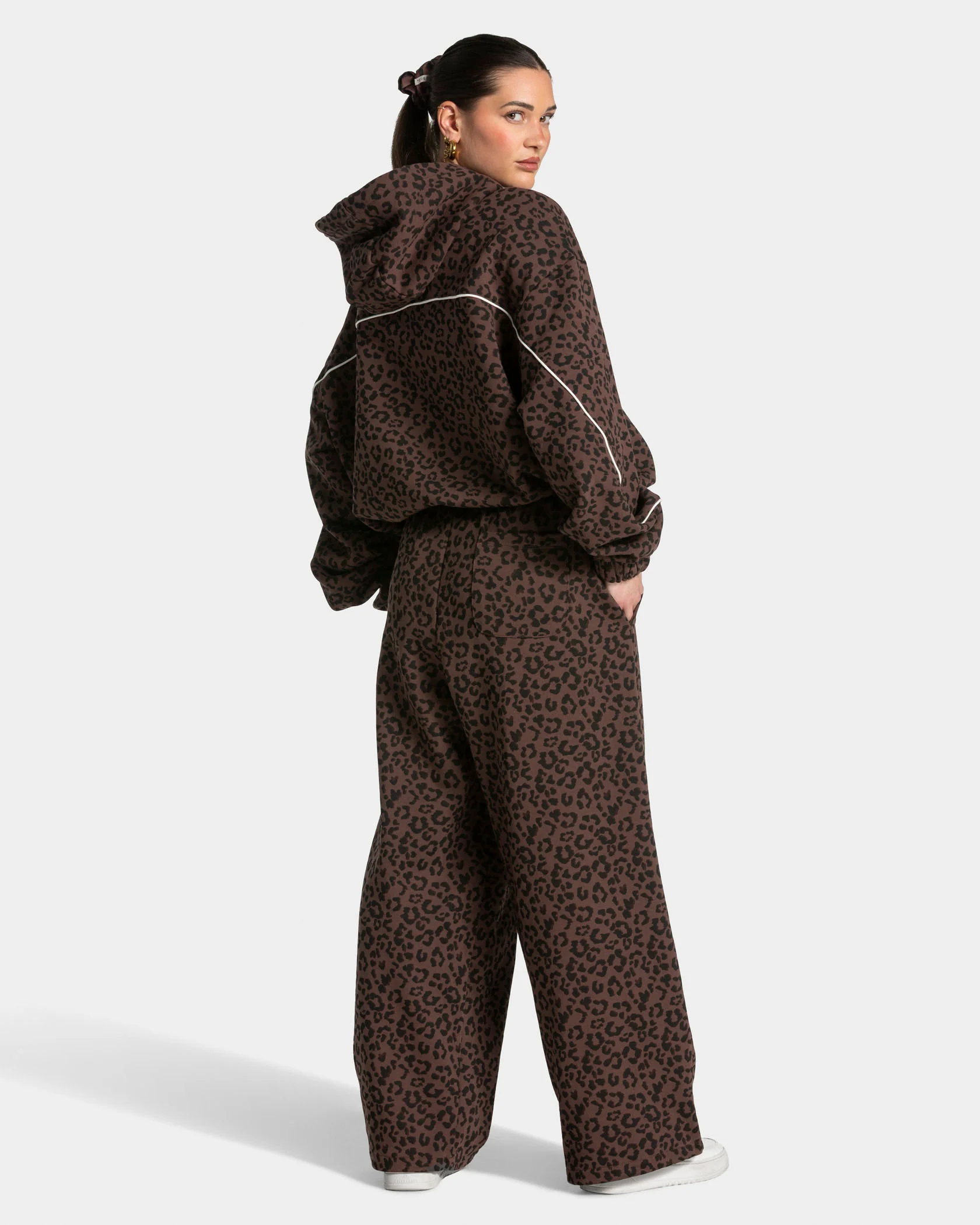Contrastline Hooded Sweater "Leo Espresso" - Image 5