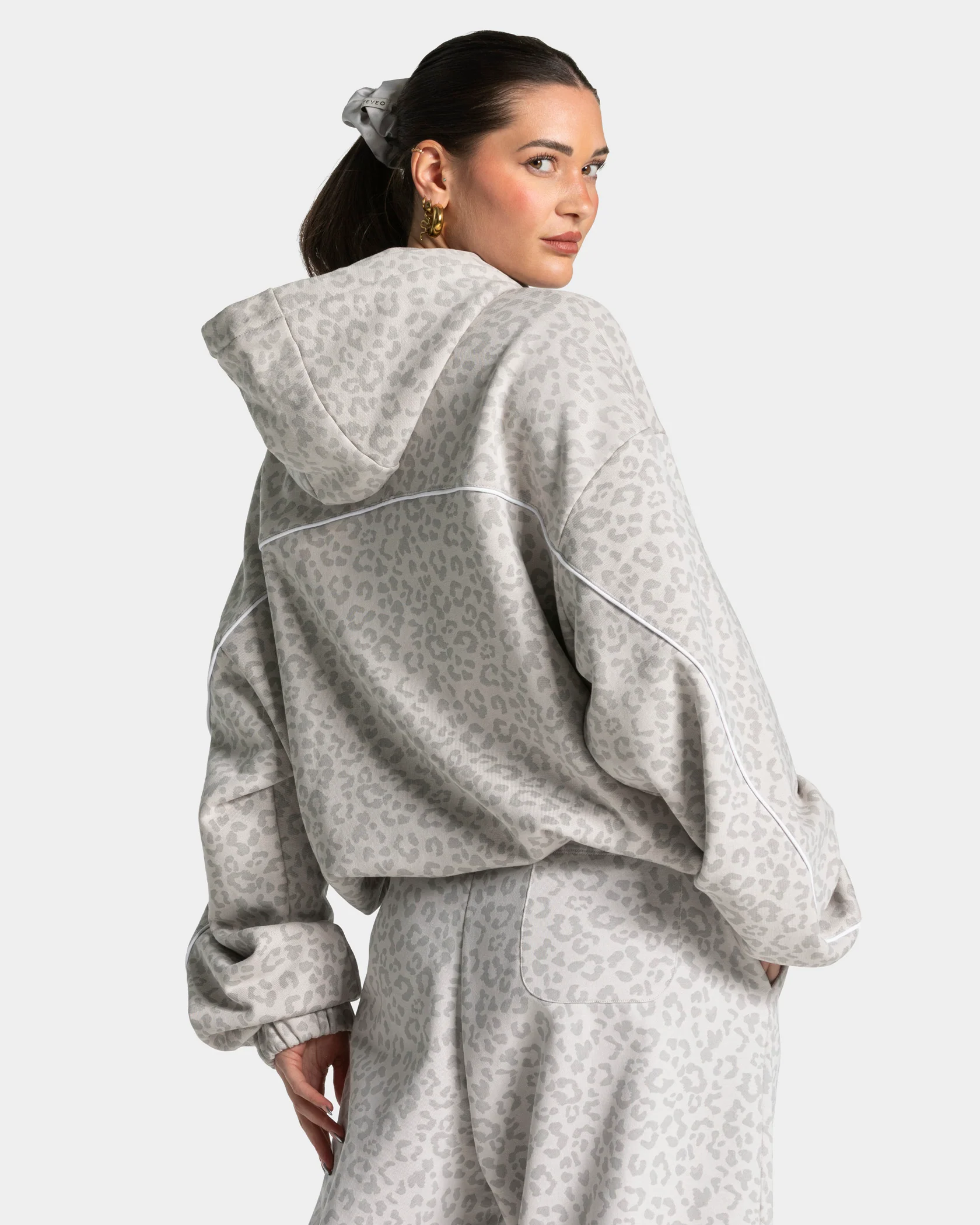 Contrastline Hooded Sweater "Leo Hellgrau" - Image 2
