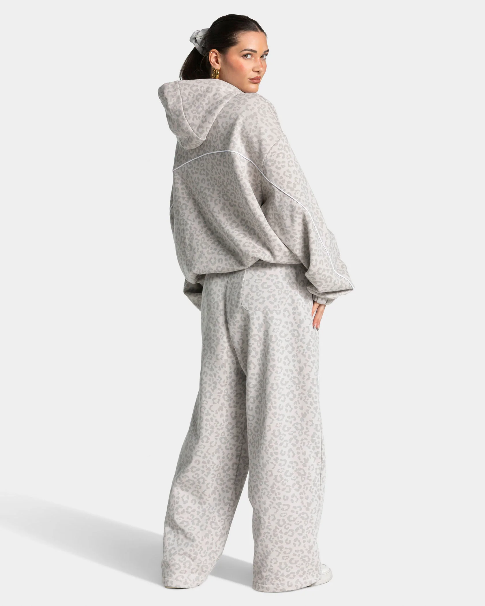 Contrastline Hooded Sweater "Leo Hellgrau" - Image 5
