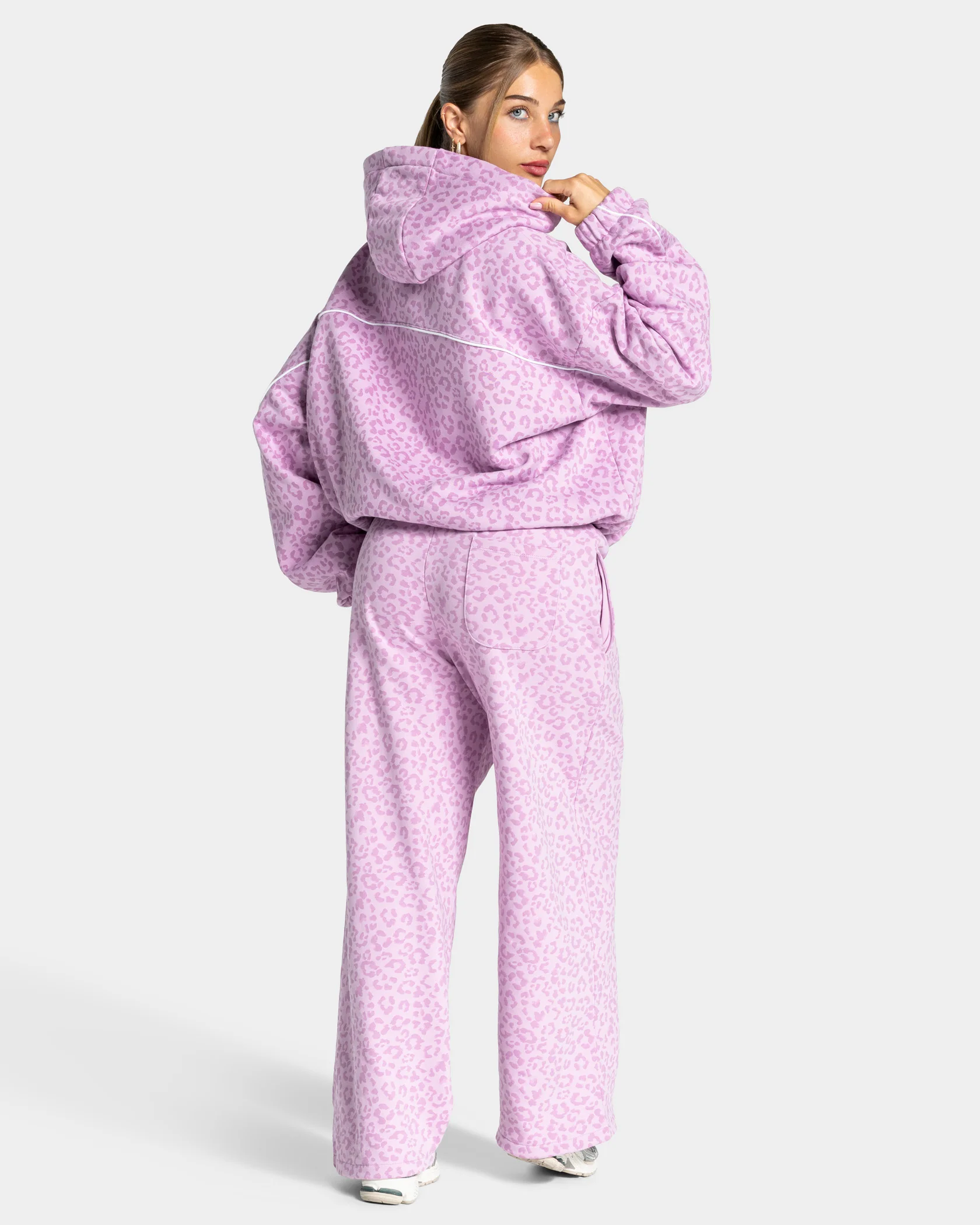 Contrastline Hooded Sweater "Leo Orchid" - Image 5