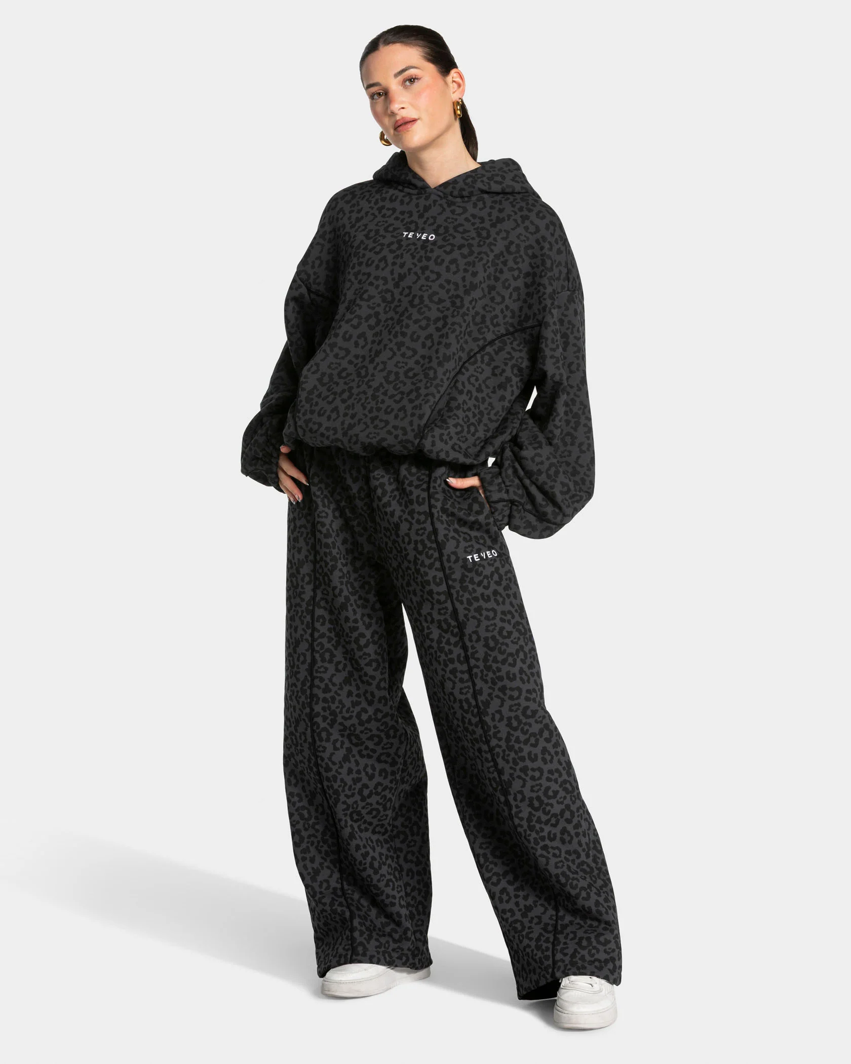 Contrastline Hooded Sweater "Leo Schwarz" - Image 3