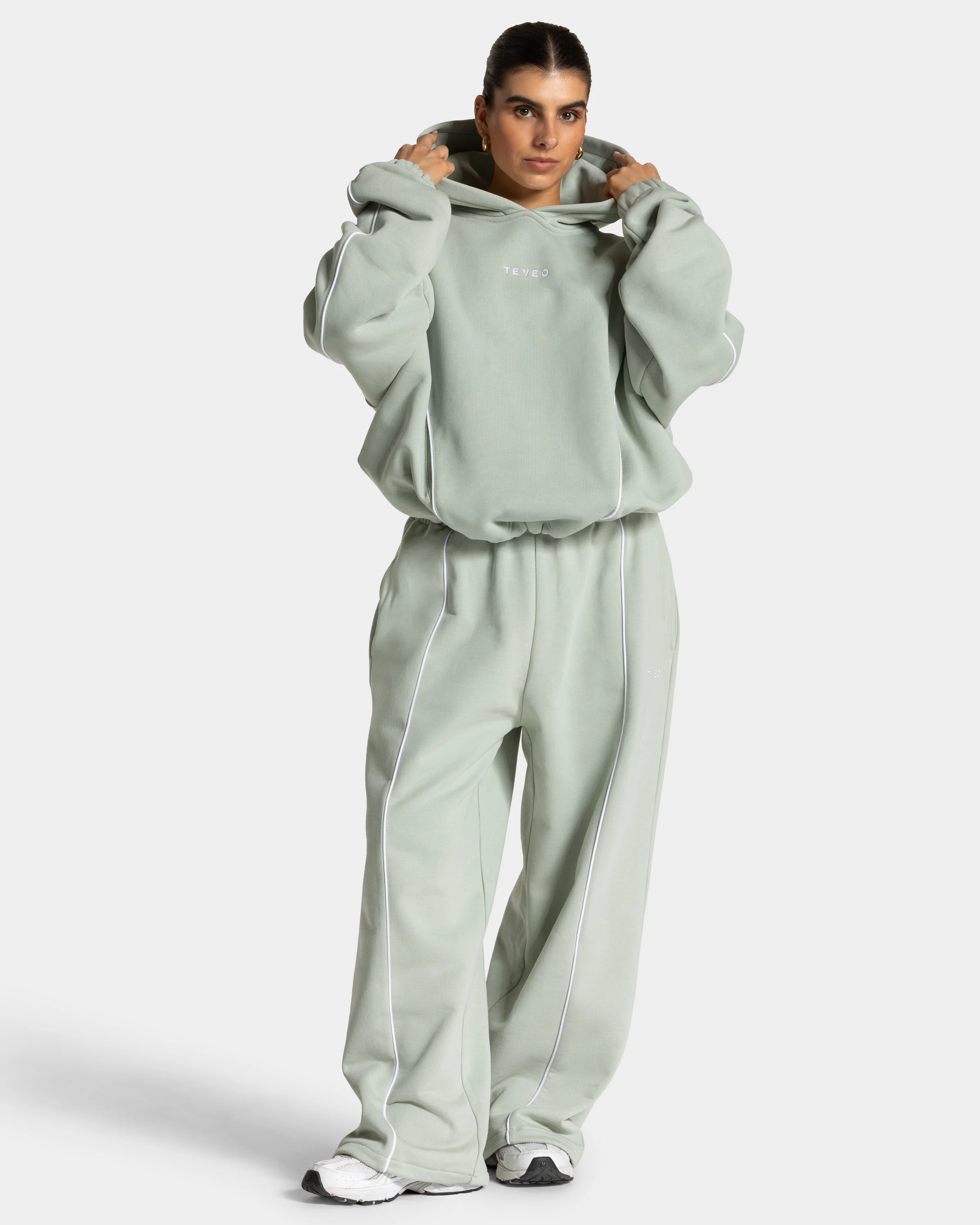 Contrastline Hooded Sweater "Pistachio" - Image 3