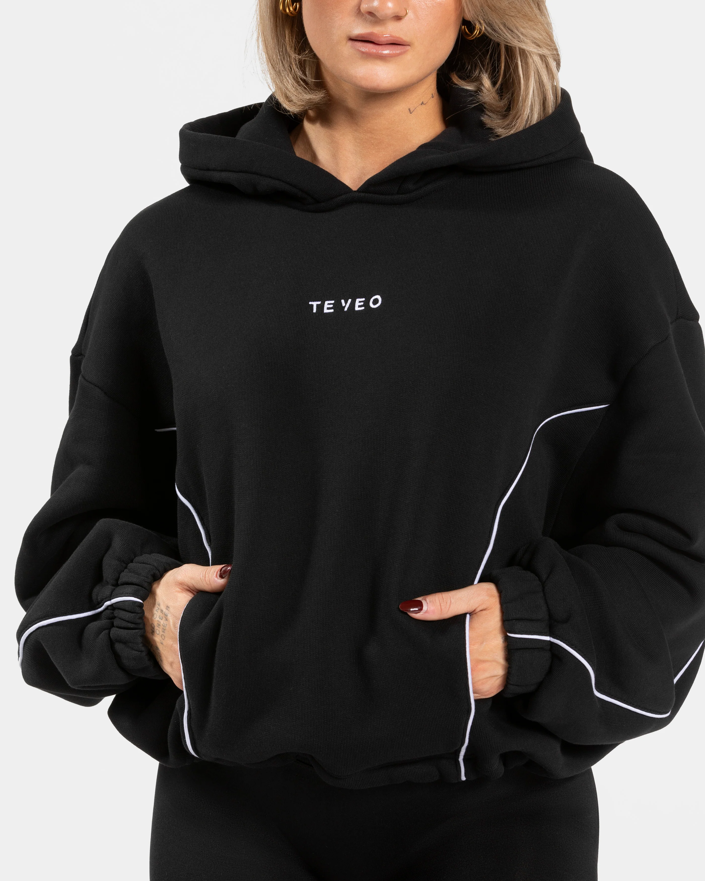Contrastline Hooded Sweater "Schwarz" - Image 4