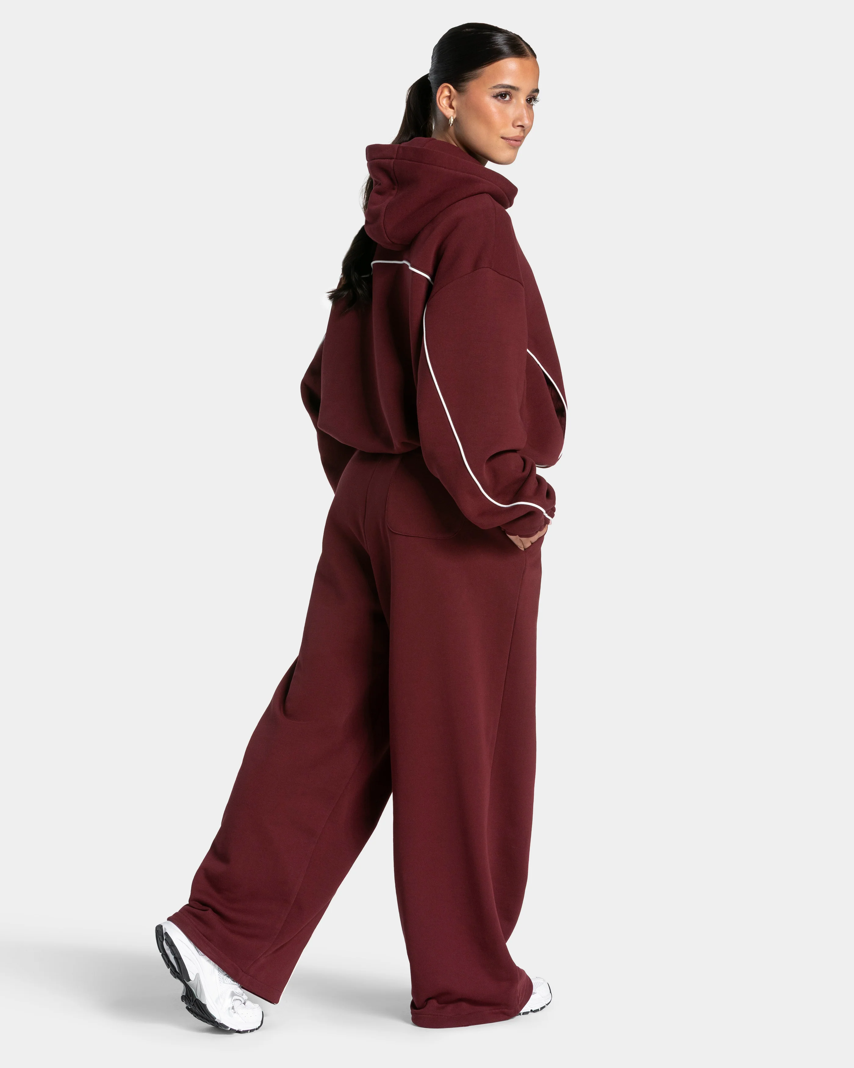 Contrastline Hooded Sweater "Weinrot" - Image 5
