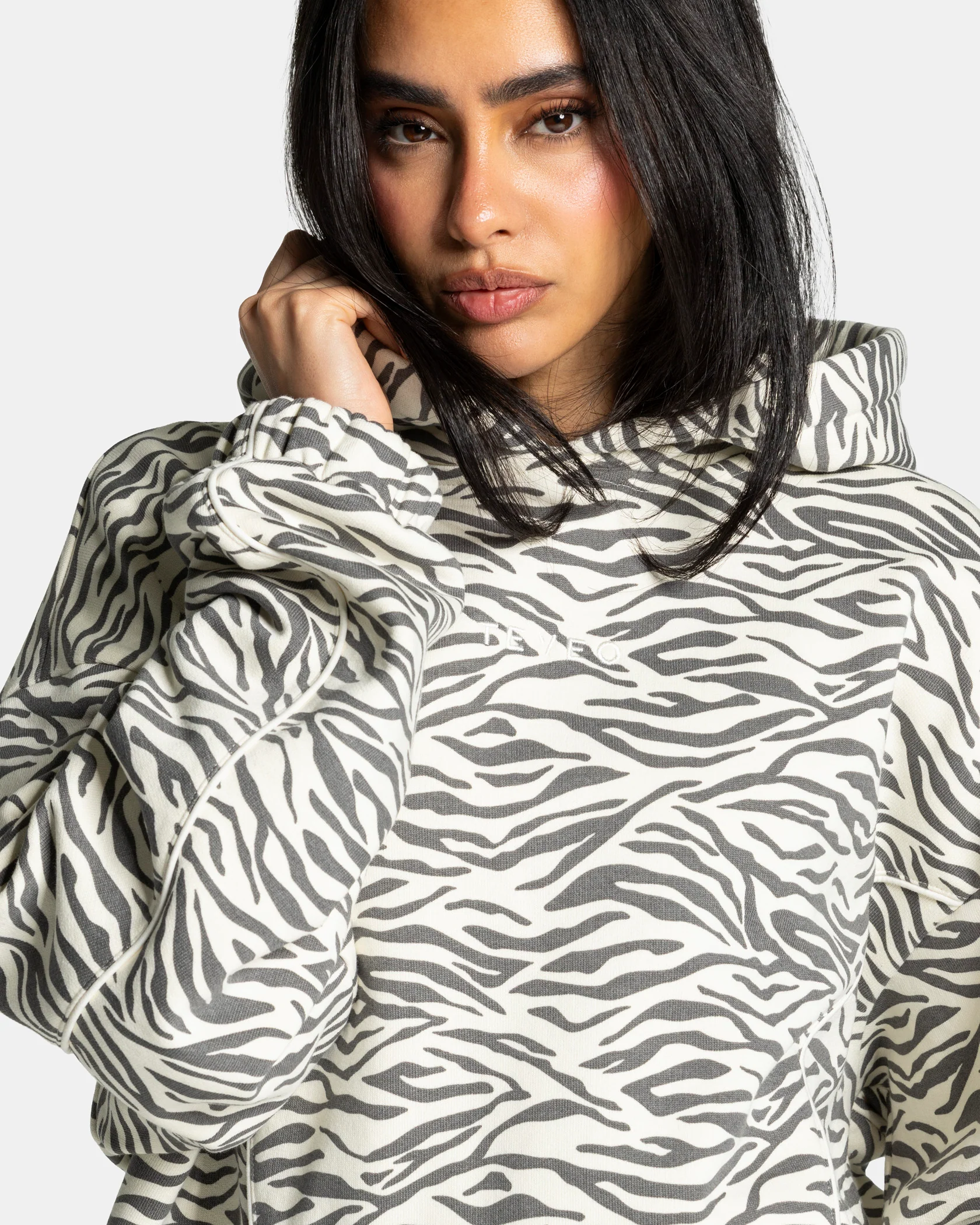 Contrastline Hooded Sweater "Zebra Off White" - Image 4