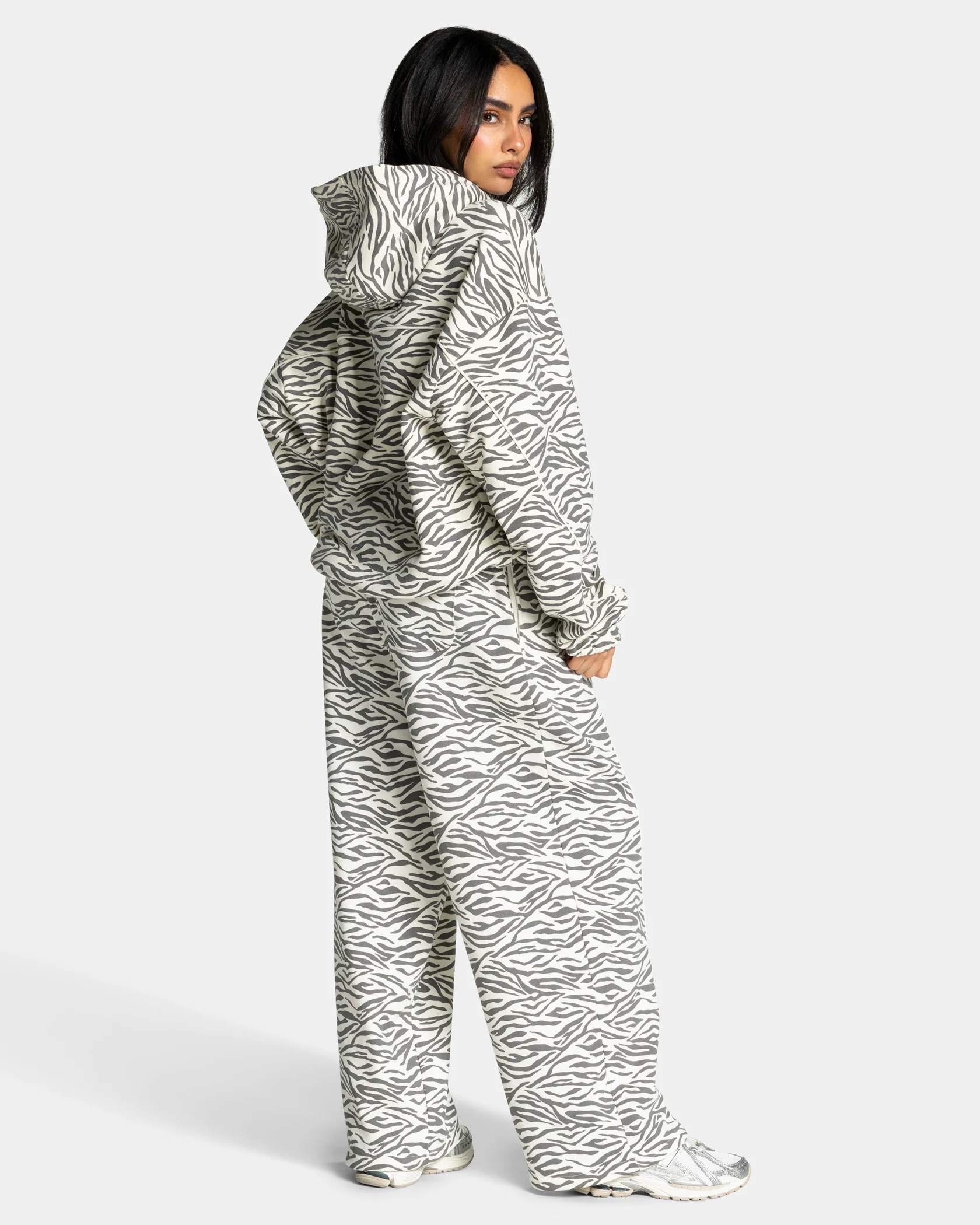 Contrastline Hooded Sweater "Zebra Off White" - Image 5