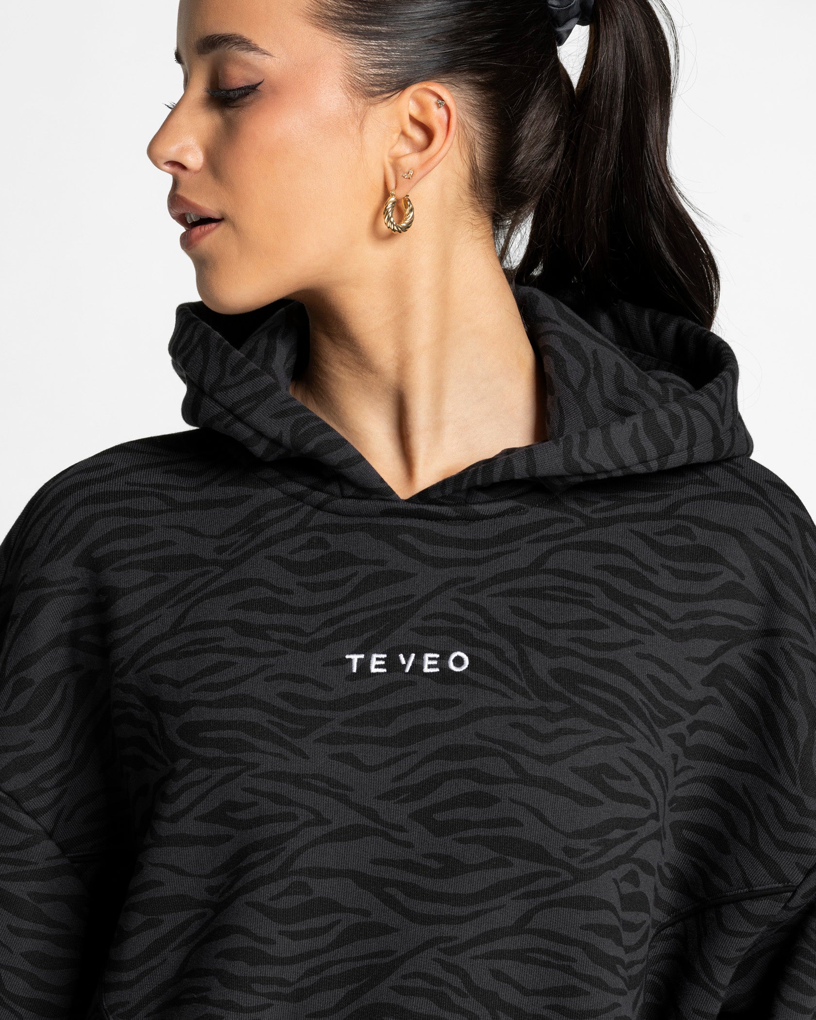 Contrastline Hooded Sweater "Zebra Schwarz" - Image 4
