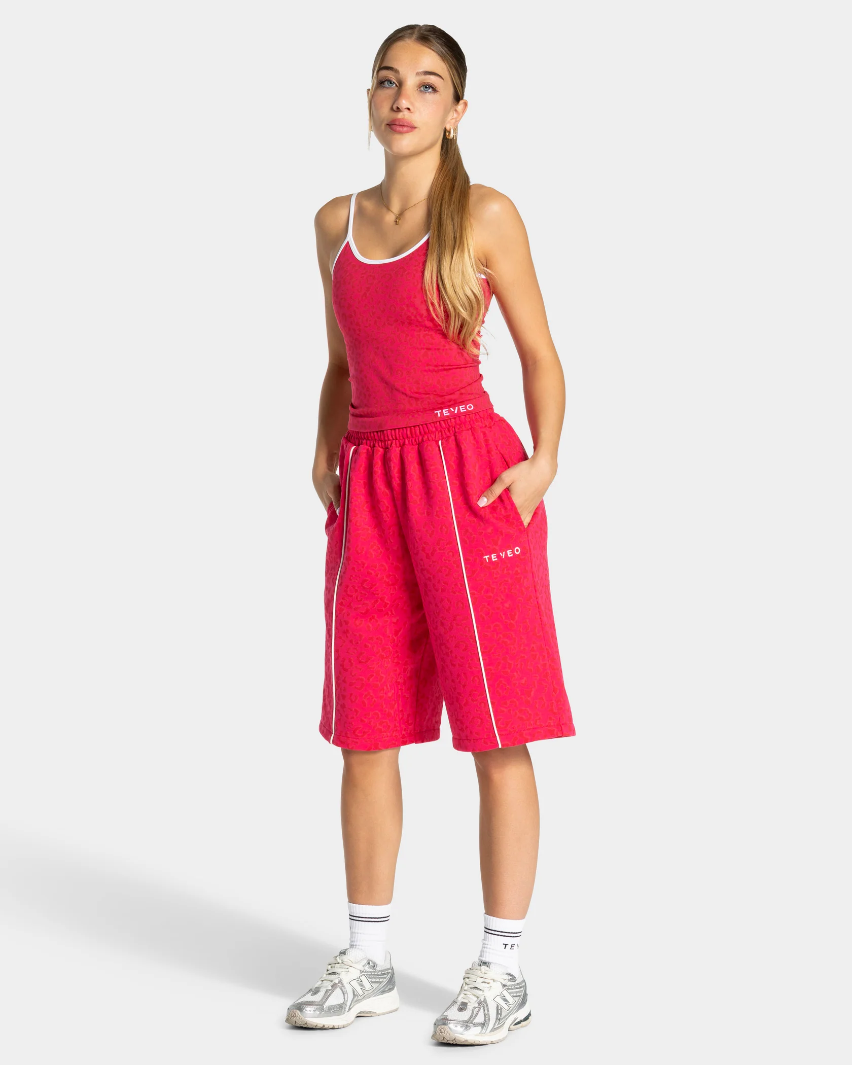 Contrastline Oversized Jorts "Leo Berry" - Image 3