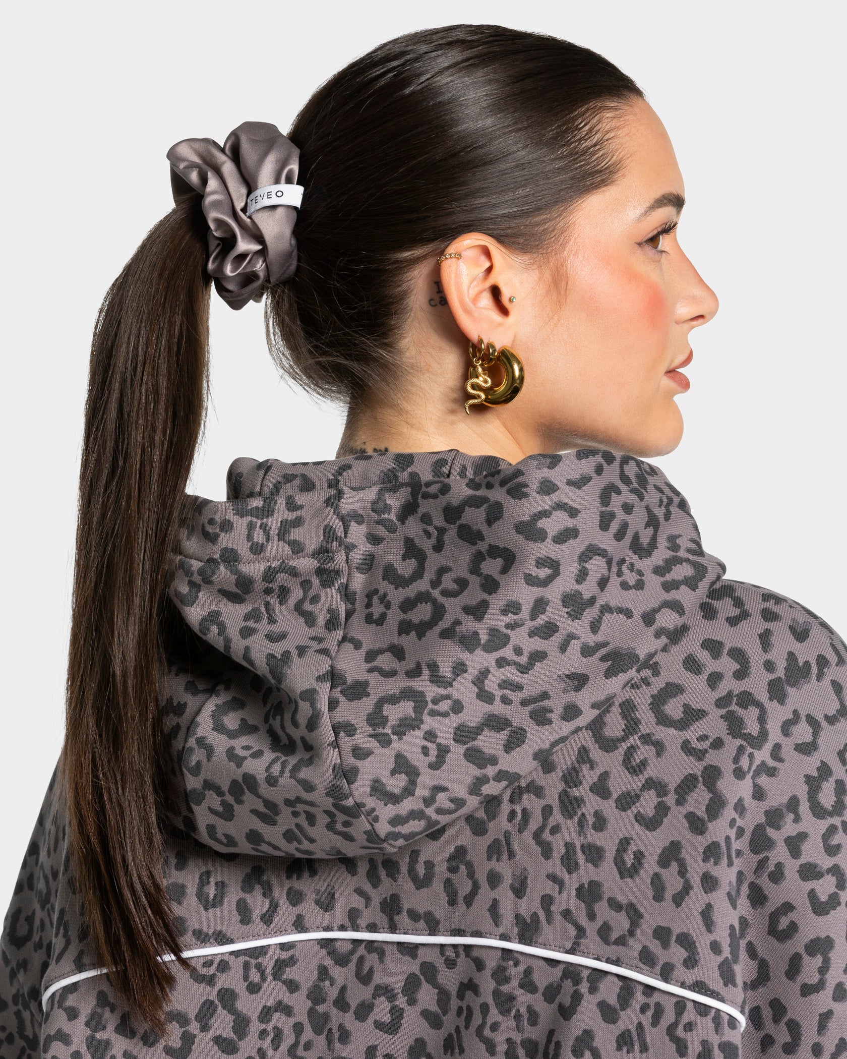 Contrastline Scrunchies (2er-Pack) ''Leo - Graphit'' - Image 4
