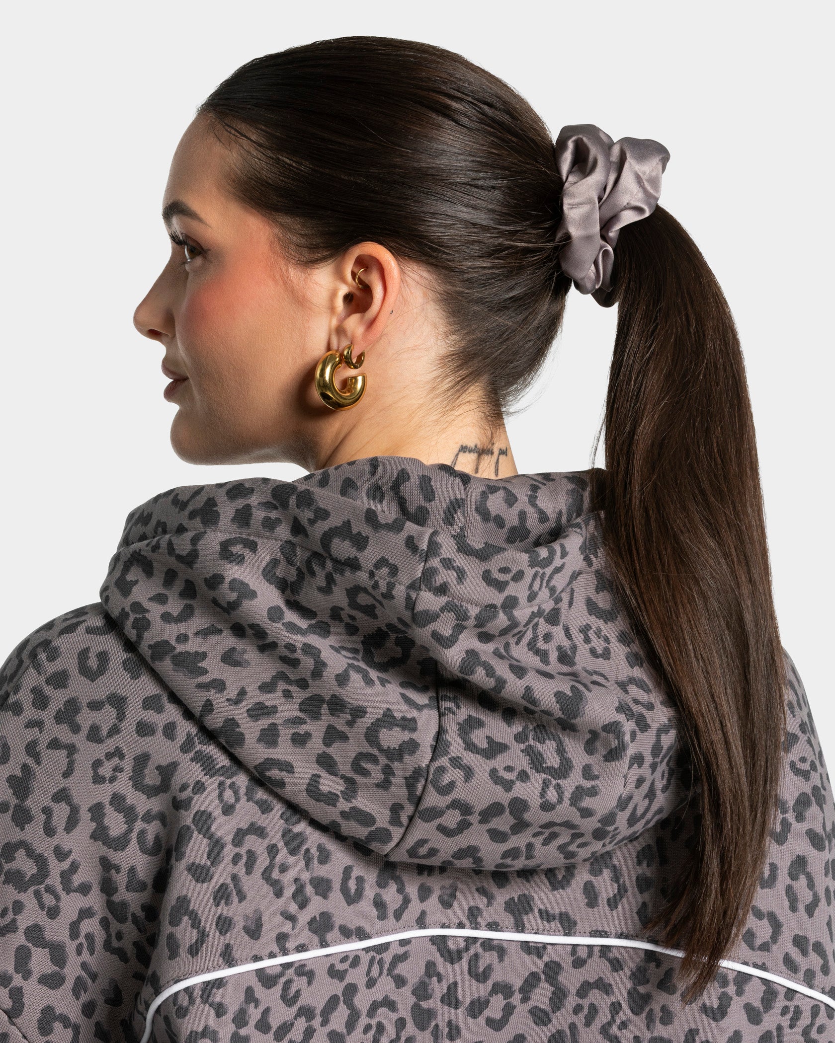 Contrastline Scrunchies (2er-Pack) ''Leo - Graphit'' - Image 5