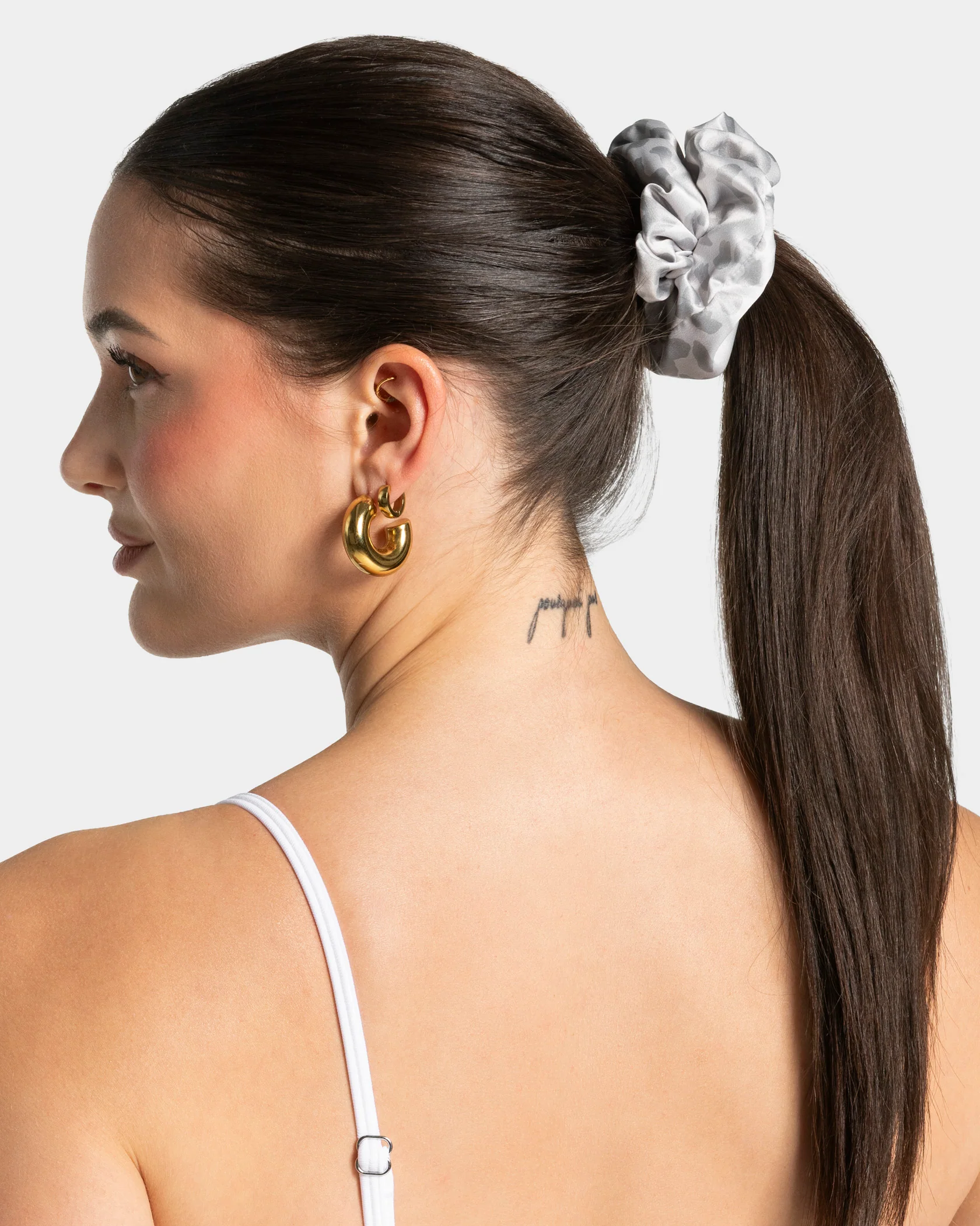 Contrastline Scrunchies (2er-Pack) ''Leo - Hellgrau'' - Image 3