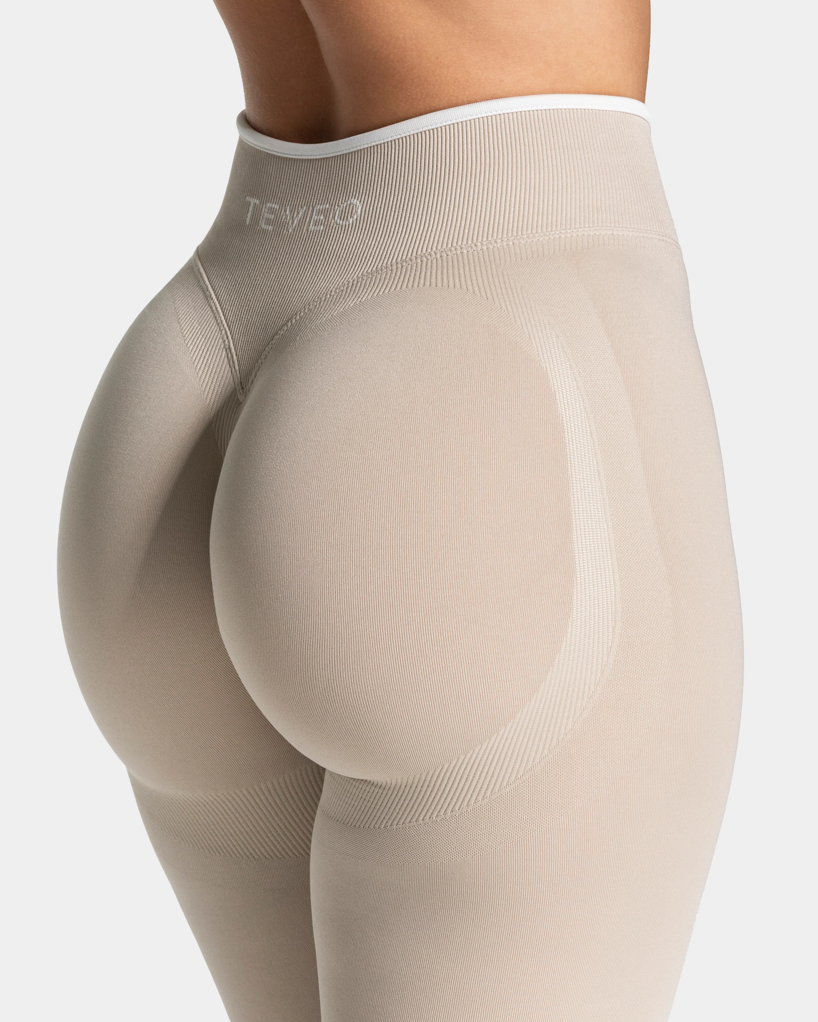 Contrastline Sculpt Scrunch Leggings "Cream" - Image 4