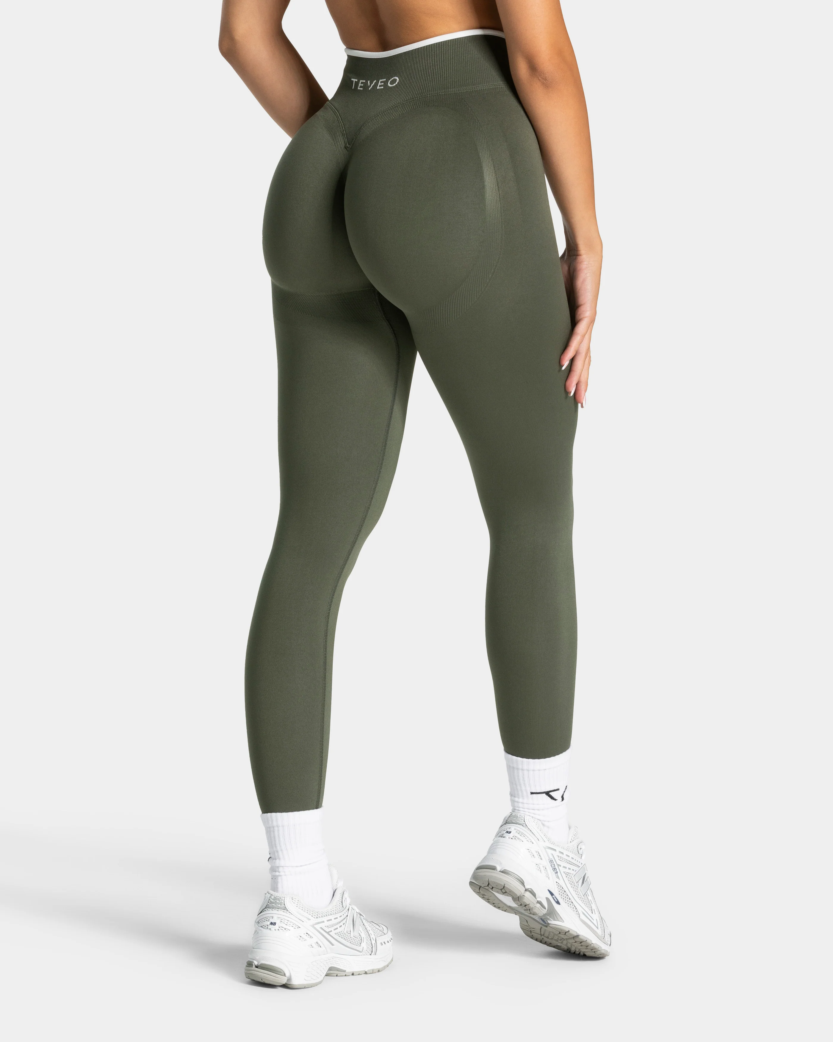 Contrastline Sculpt Scrunch Leggings "Khaki" - Image 2