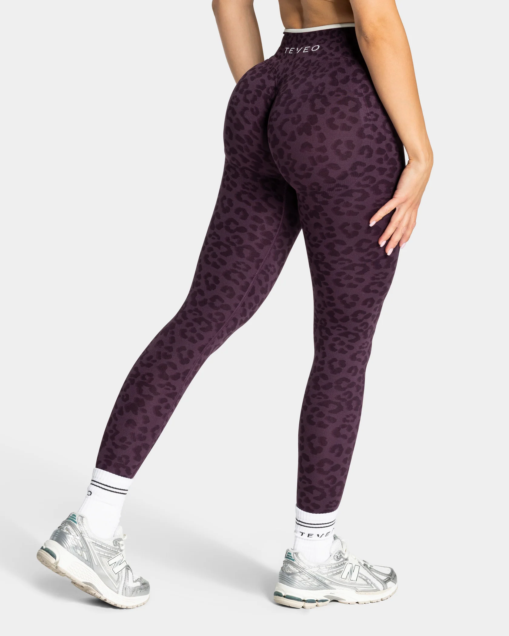 Contrastline Sculpt Scrunch Leggings "Leo Blackberry" - Image 2