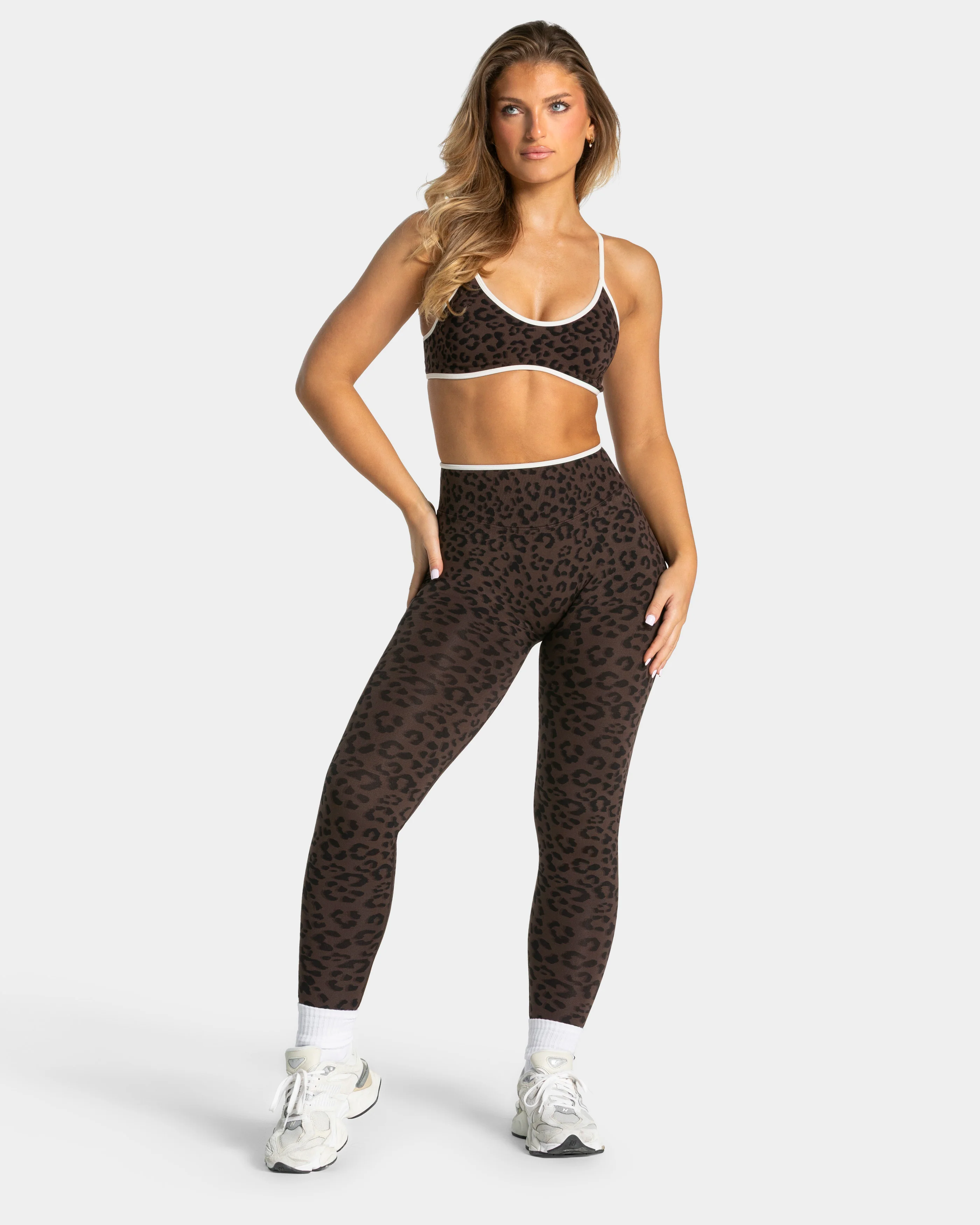 Contrastline Sculpt Scrunch Leggings "Leo Espresso" - Image 3