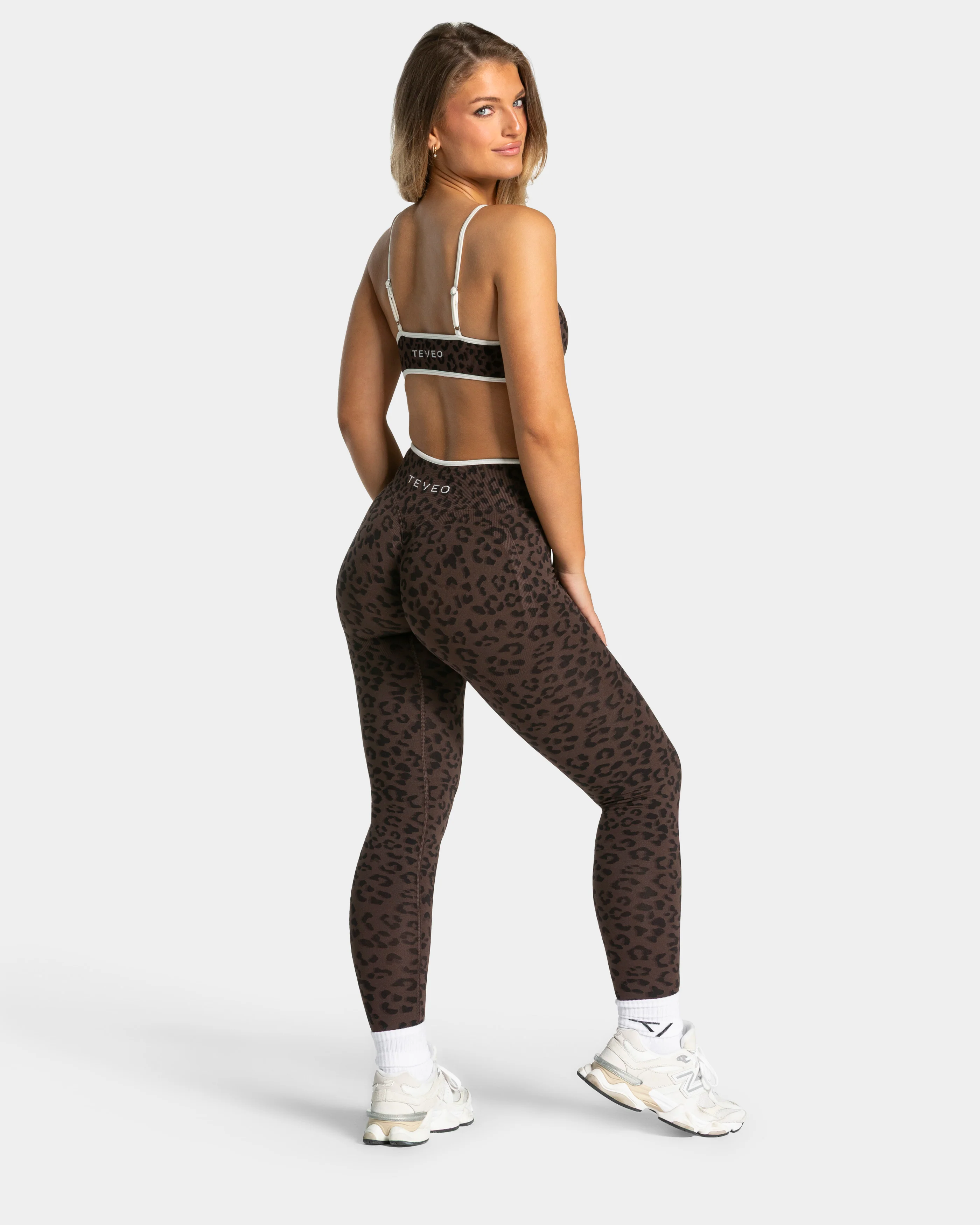 Contrastline Sculpt Scrunch Leggings "Leo Espresso" - Image 5