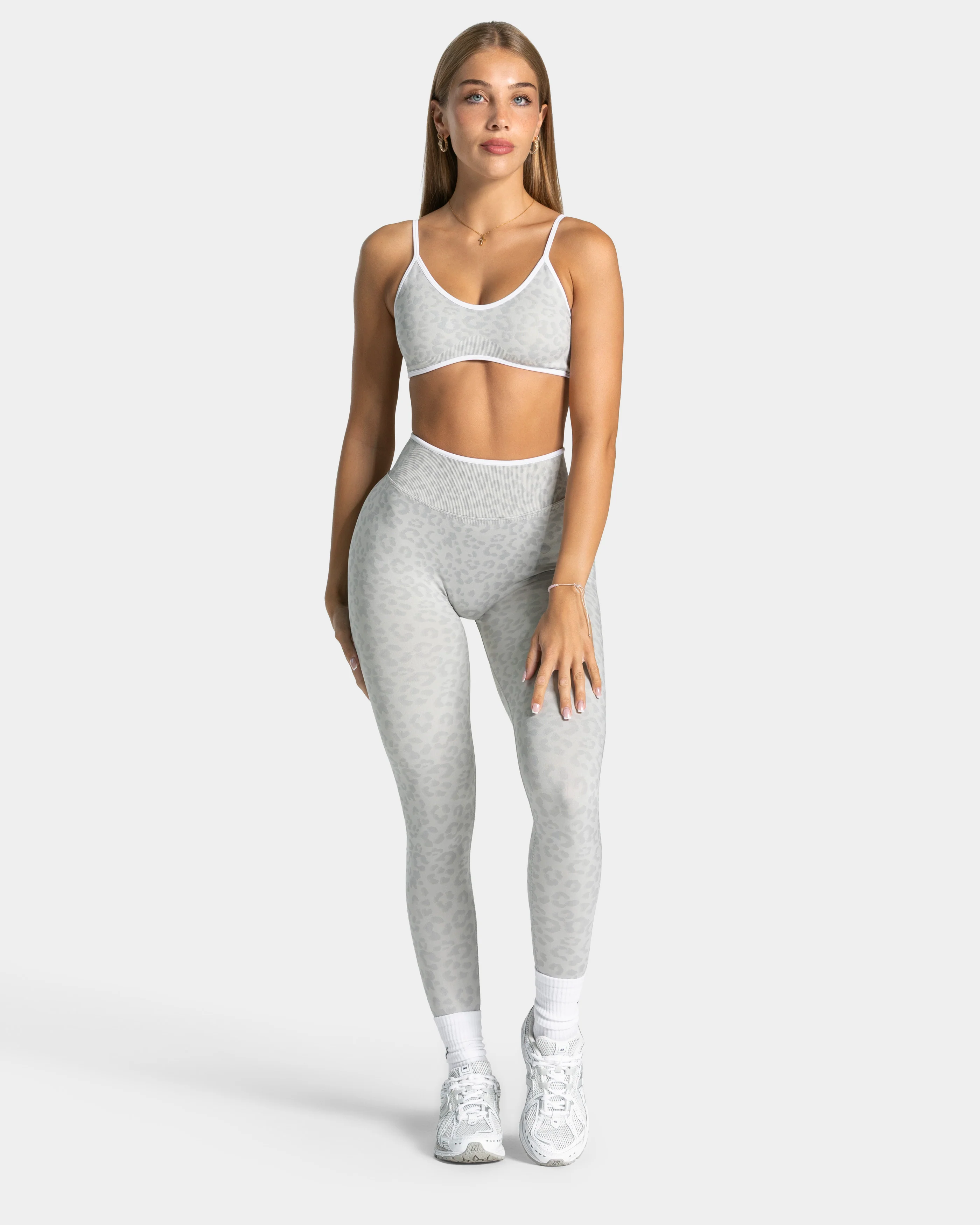 Contrastline Sculpt Scrunch Leggings "Leo Hellgrau" - Image 3