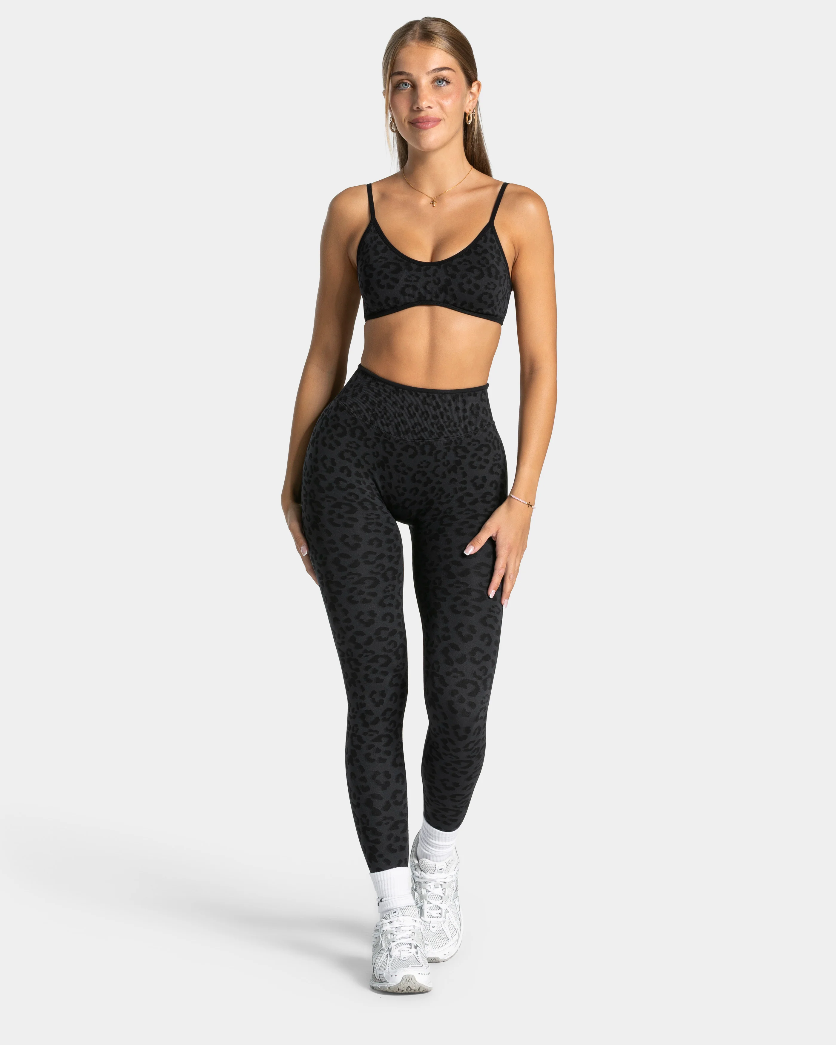 Contrastline Sculpt Scrunch Leggings "Leo Schwarz" - Image 3