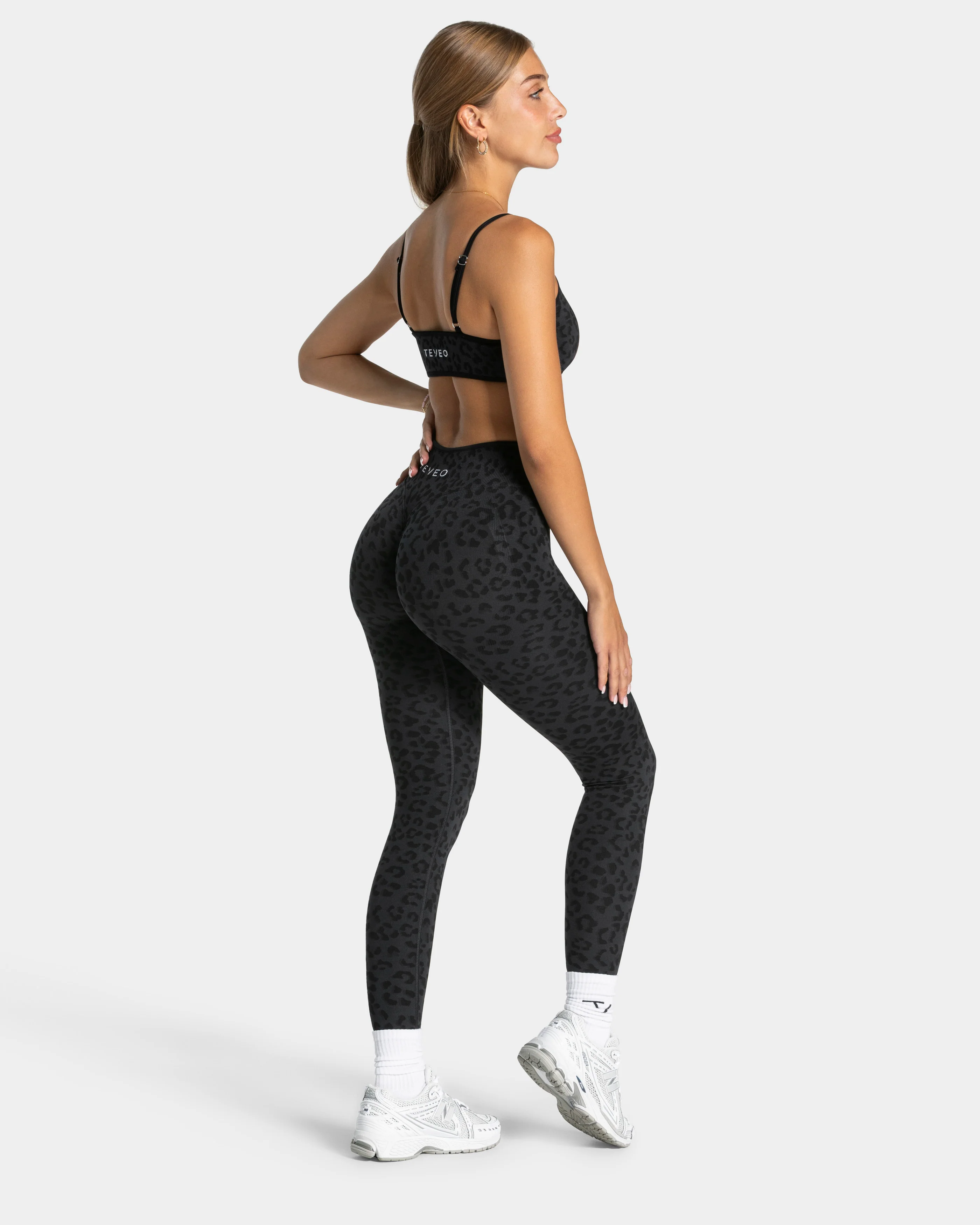 Contrastline Sculpt Scrunch Leggings "Leo Schwarz" - Image 5