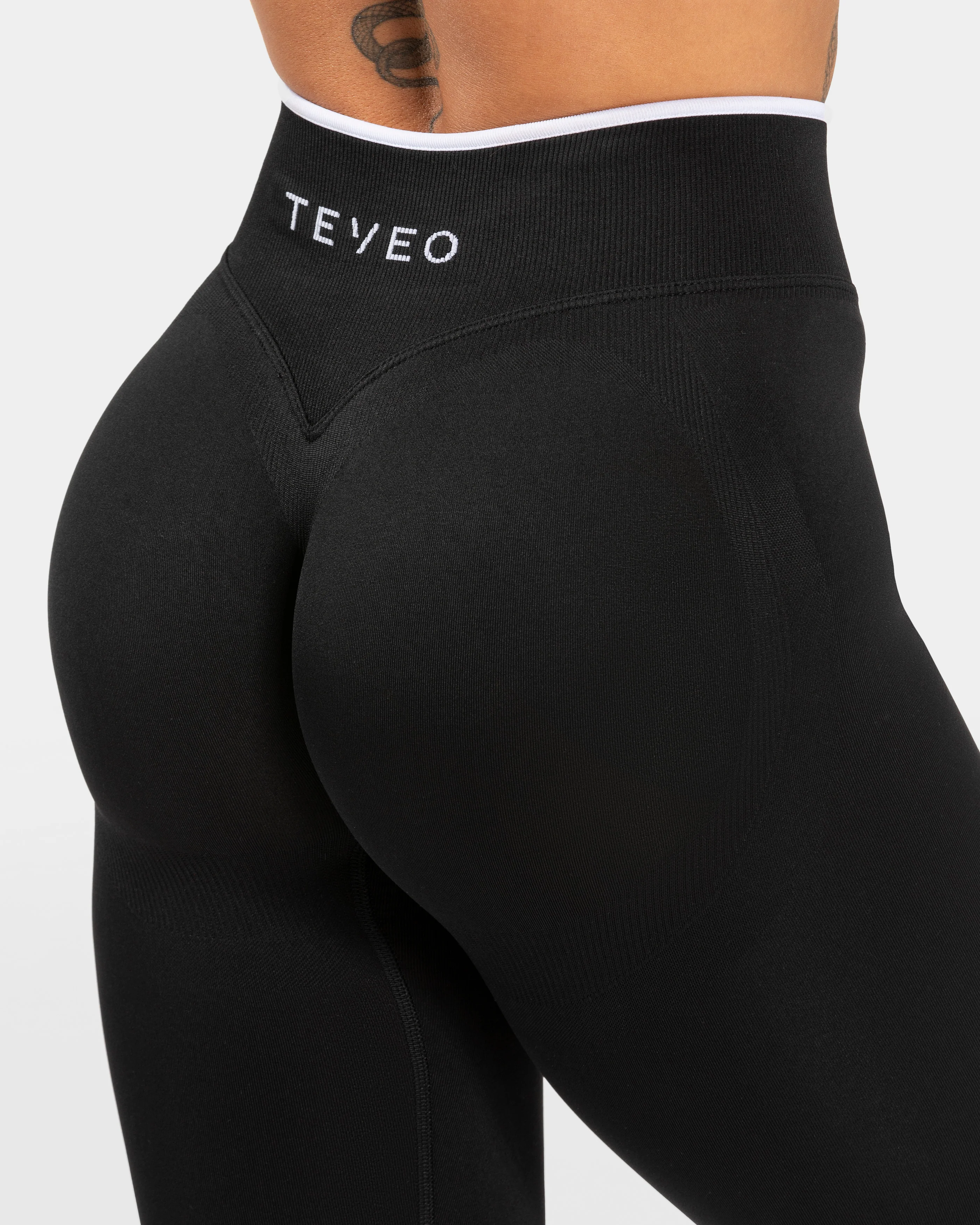 Contrastline Sculpt Scrunch Leggings "Schwarz" - Image 4