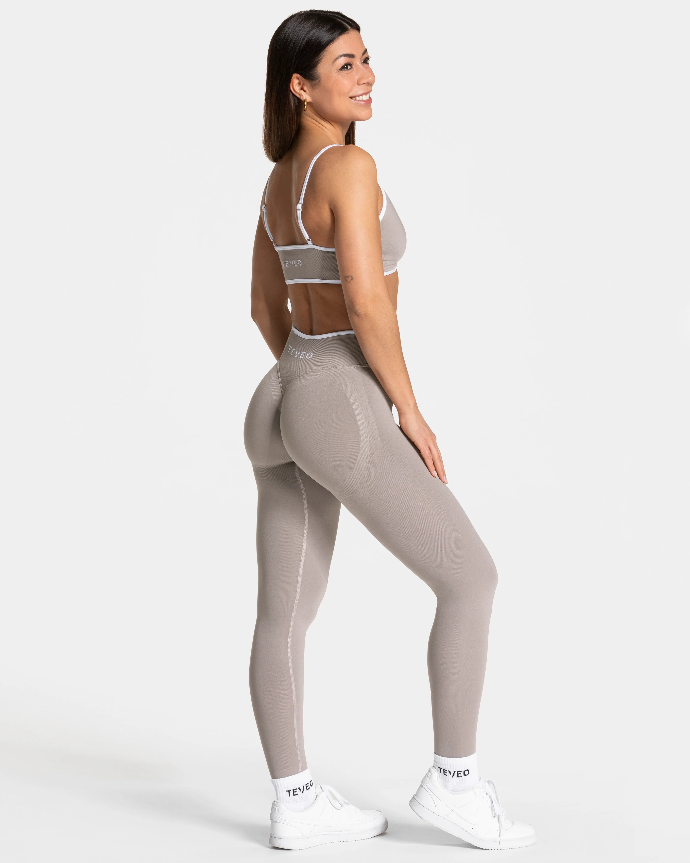 Contrastline Sculpt Scrunch Leggings "Stone" - Image 5