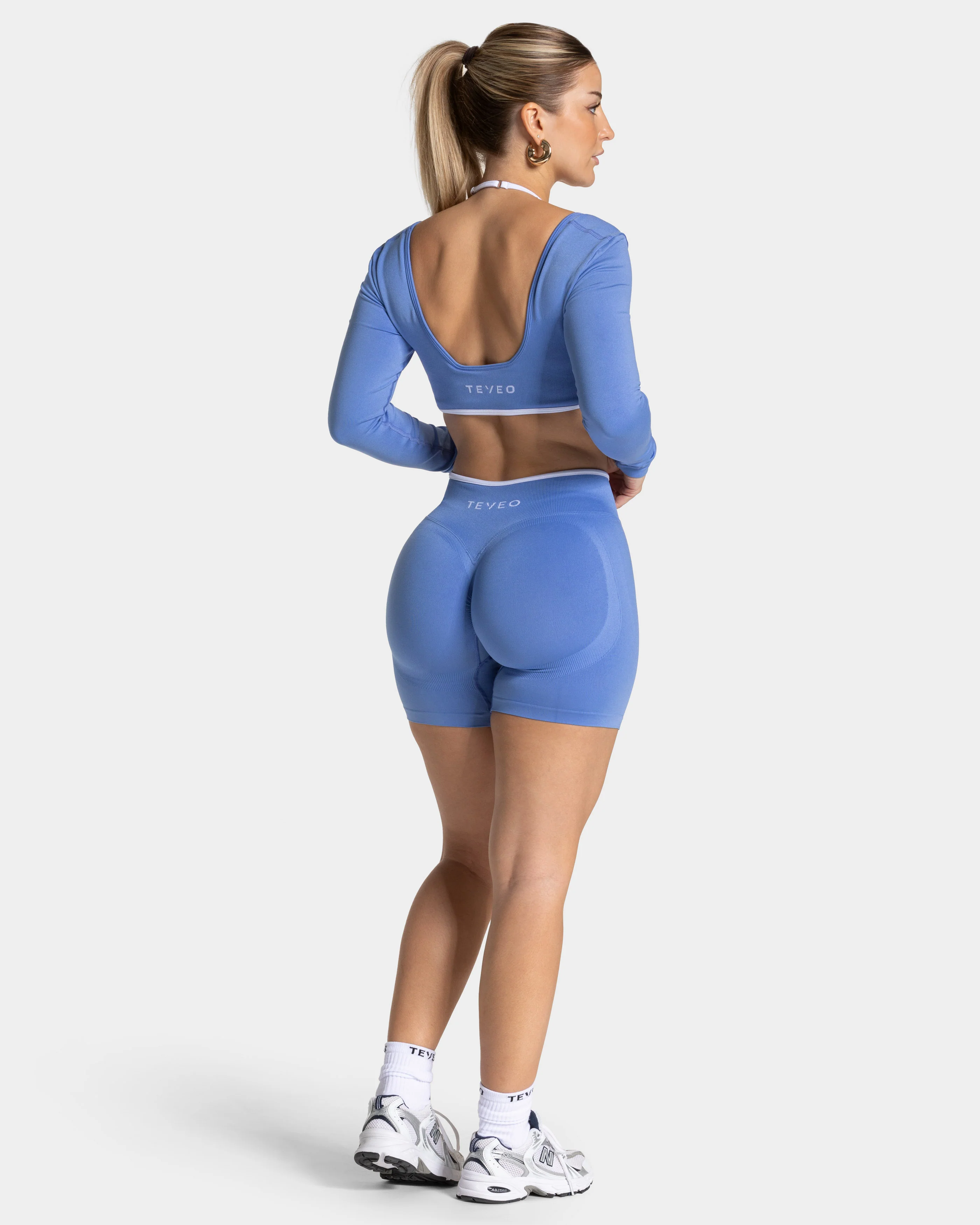 Contrastline Sculpt Scrunch Shorts "Azure" - Image 5