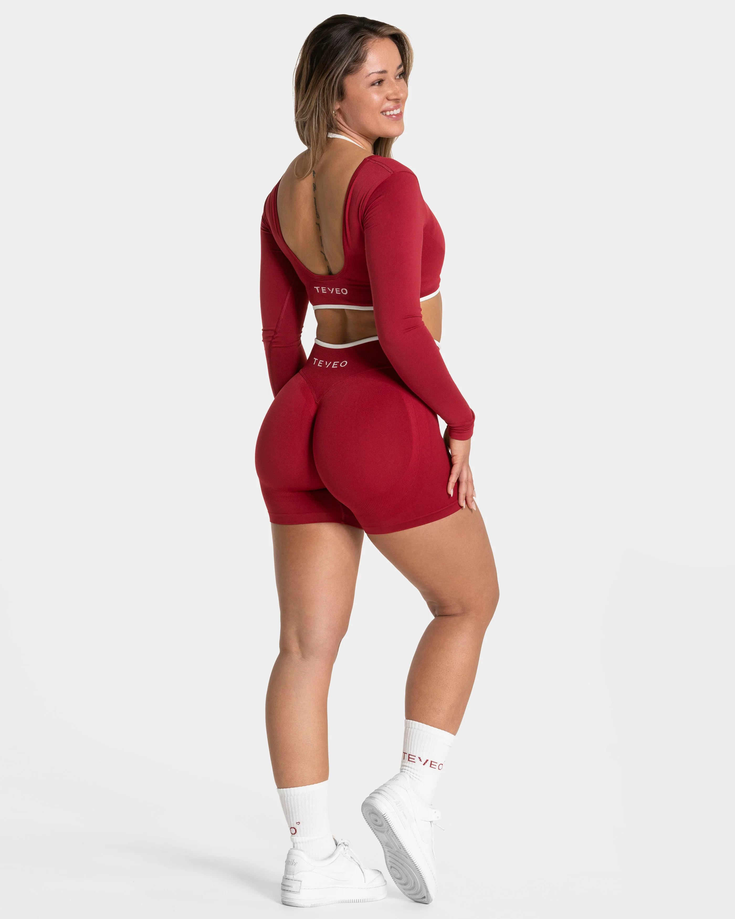 Contrastline Sculpt Scrunch Shorts "Cherry" - Image 5