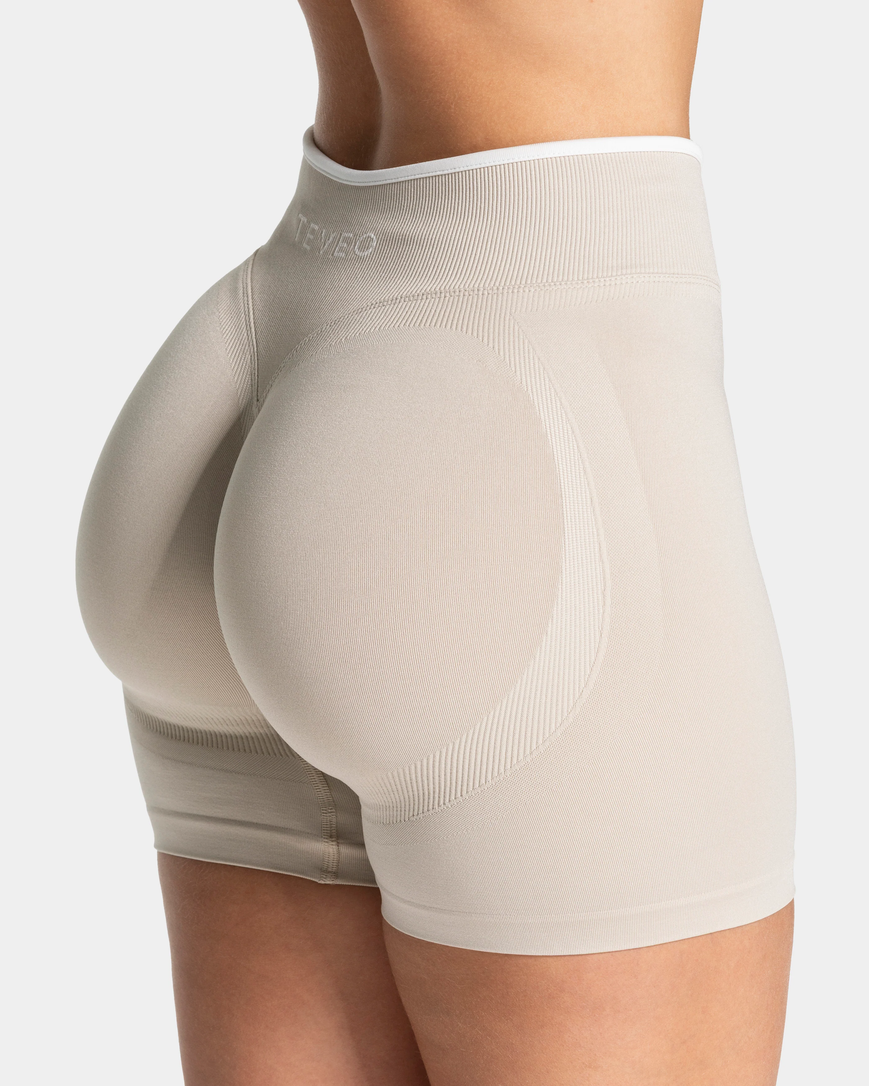 Contrastline Sculpt Scrunch Shorts "Cream" - Image 4