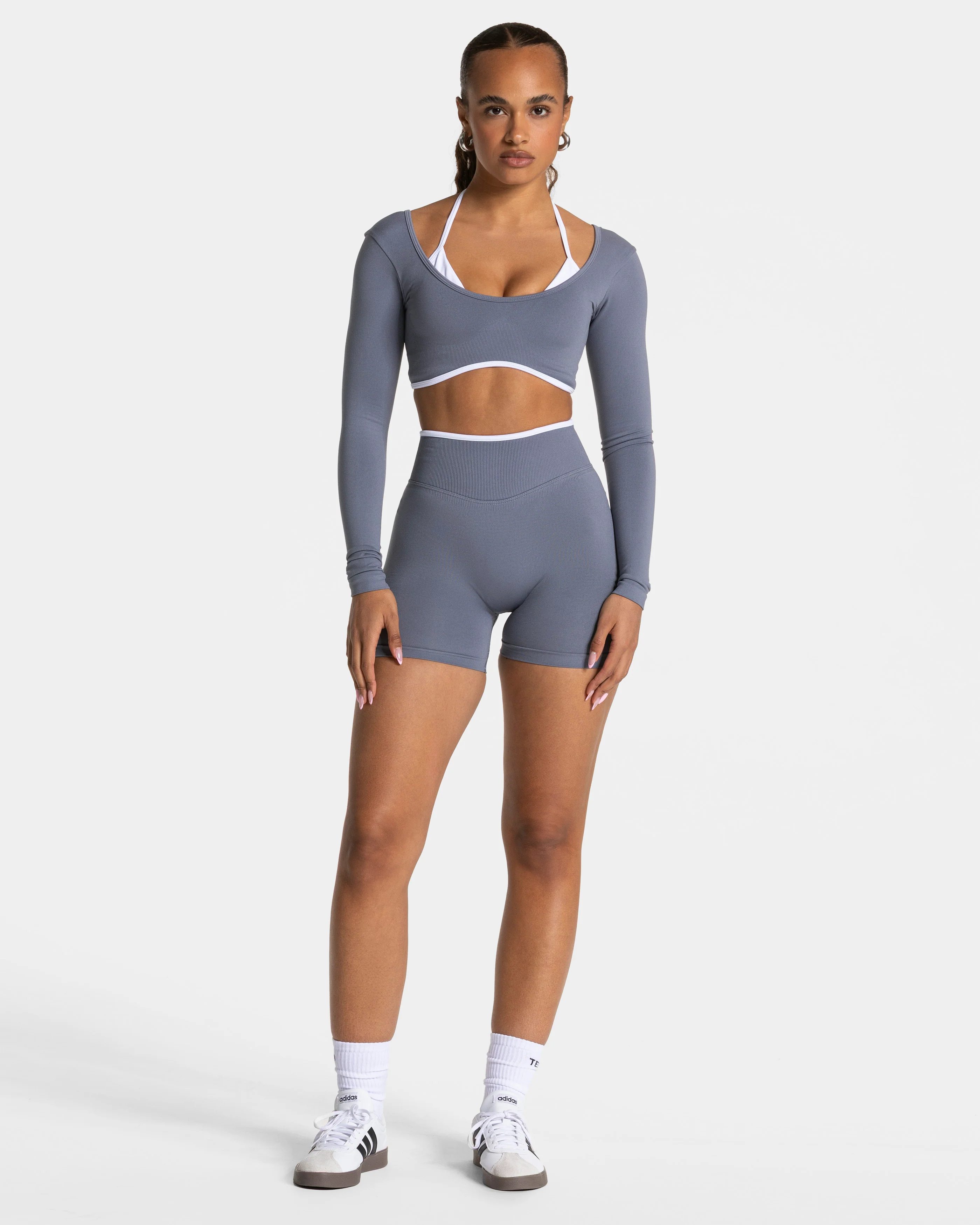 Contrastline Sculpt Scrunch Shorts "Eisgrau" - Image 3