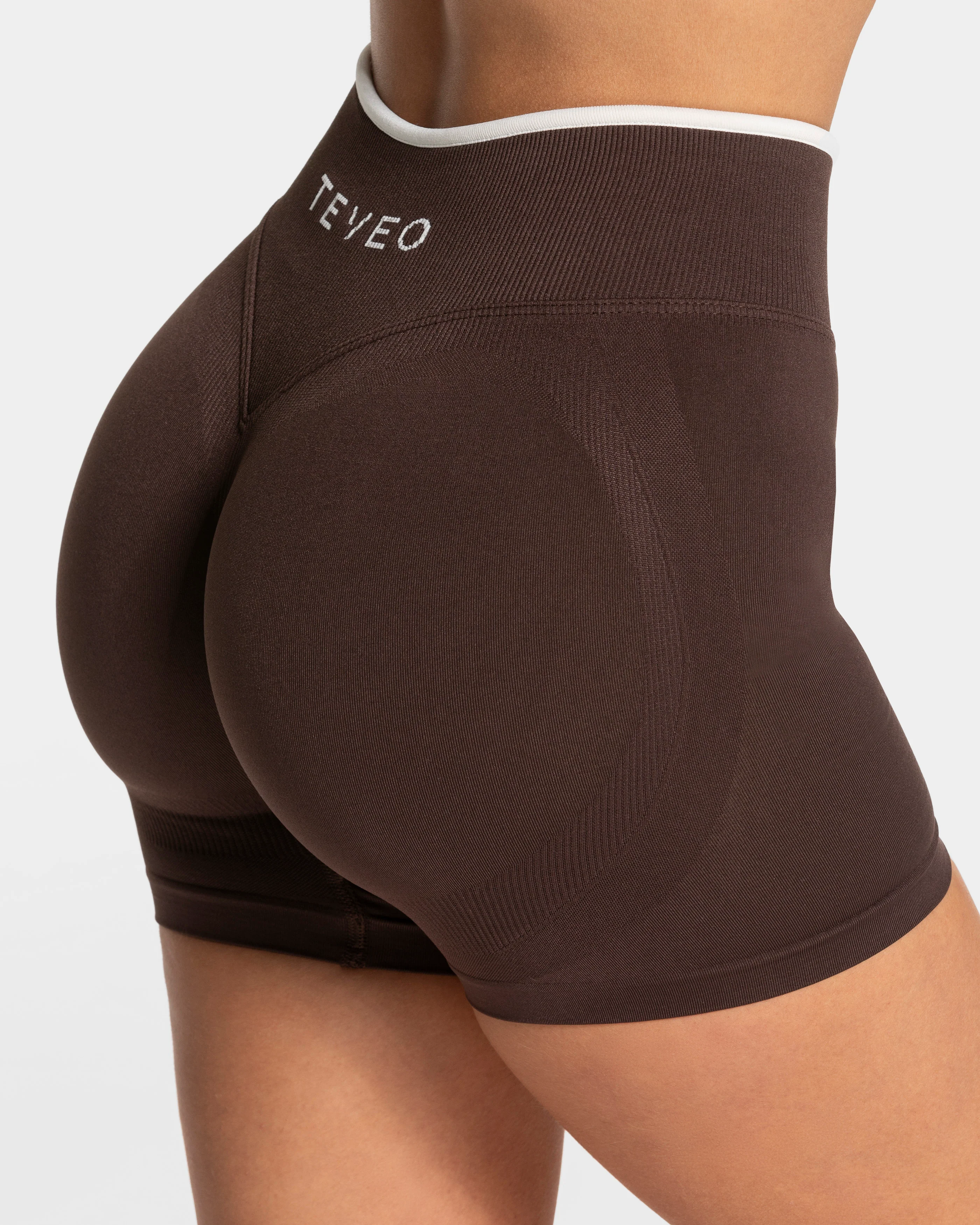 Contrastline Sculpt Scrunch Shorts "Espresso" - Image 4
