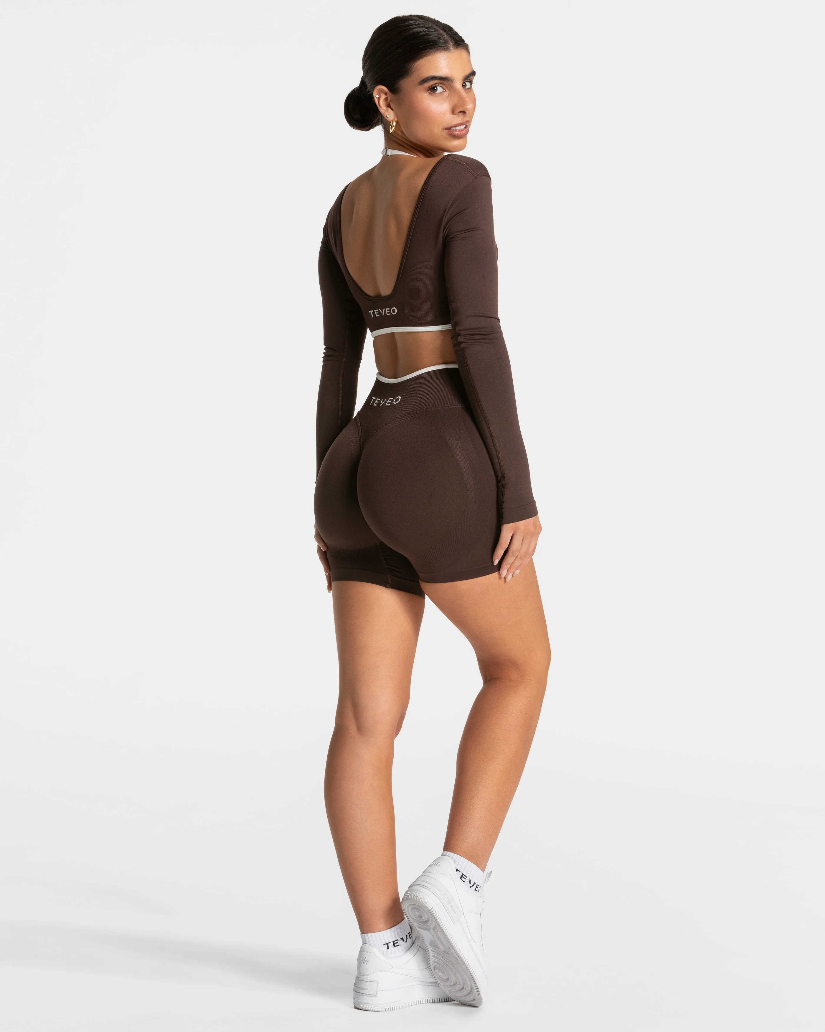 Contrastline Sculpt Scrunch Shorts "Espresso" - Image 5