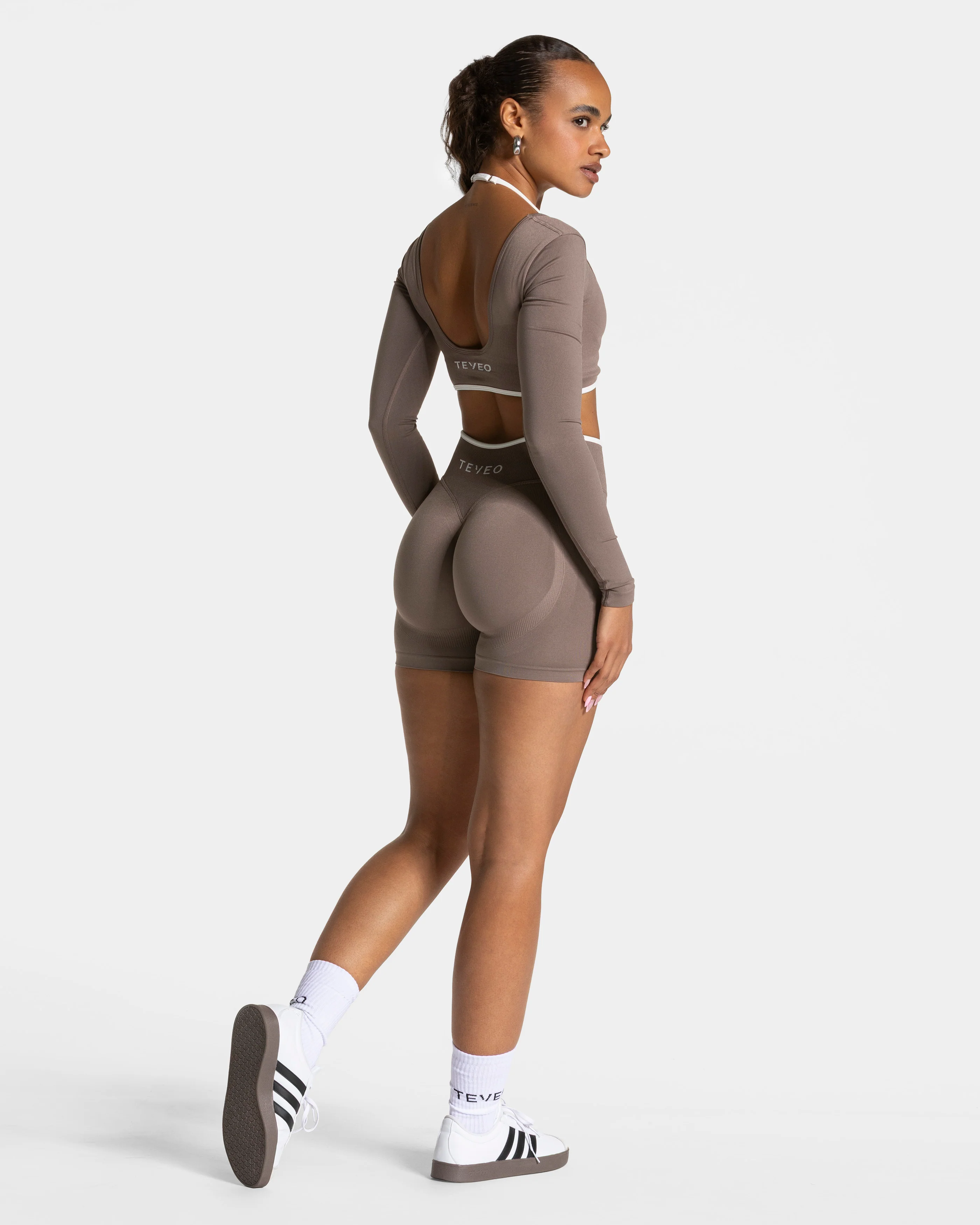 Contrastline Sculpt Scrunch Shorts "Mokka" - Image 5