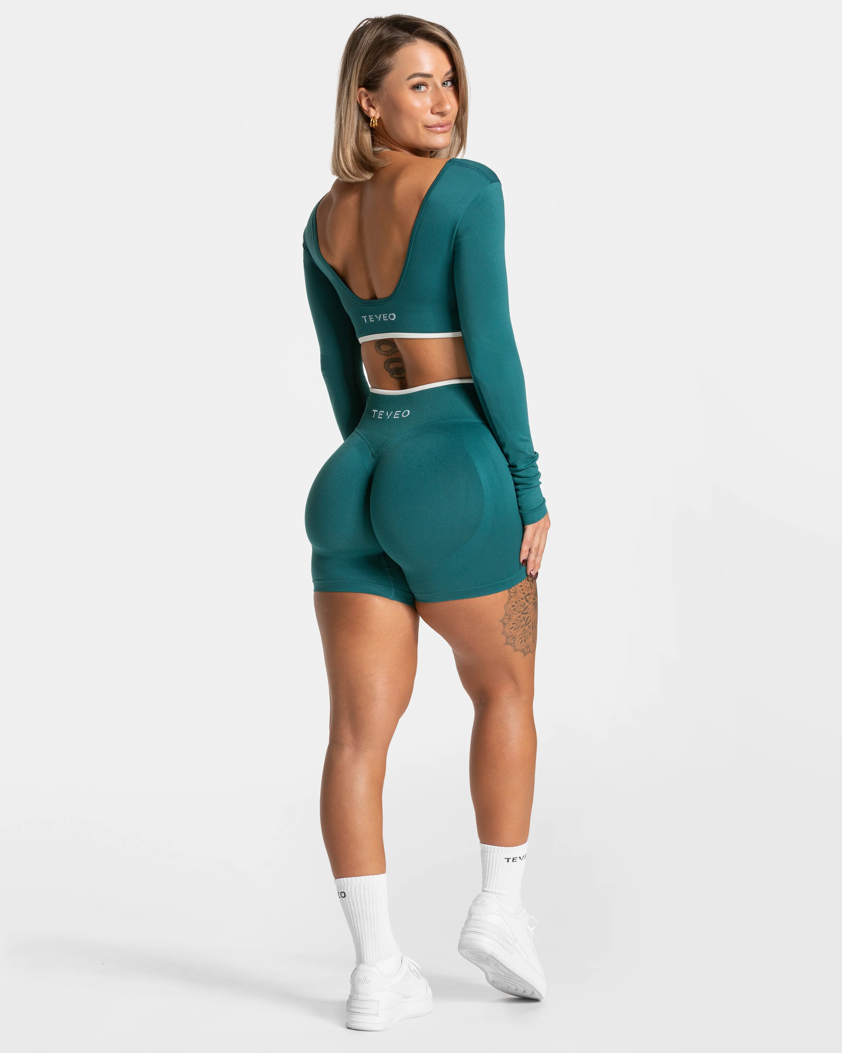 Contrastline Sculpt Scrunch Shorts "Petrol" - Image 5