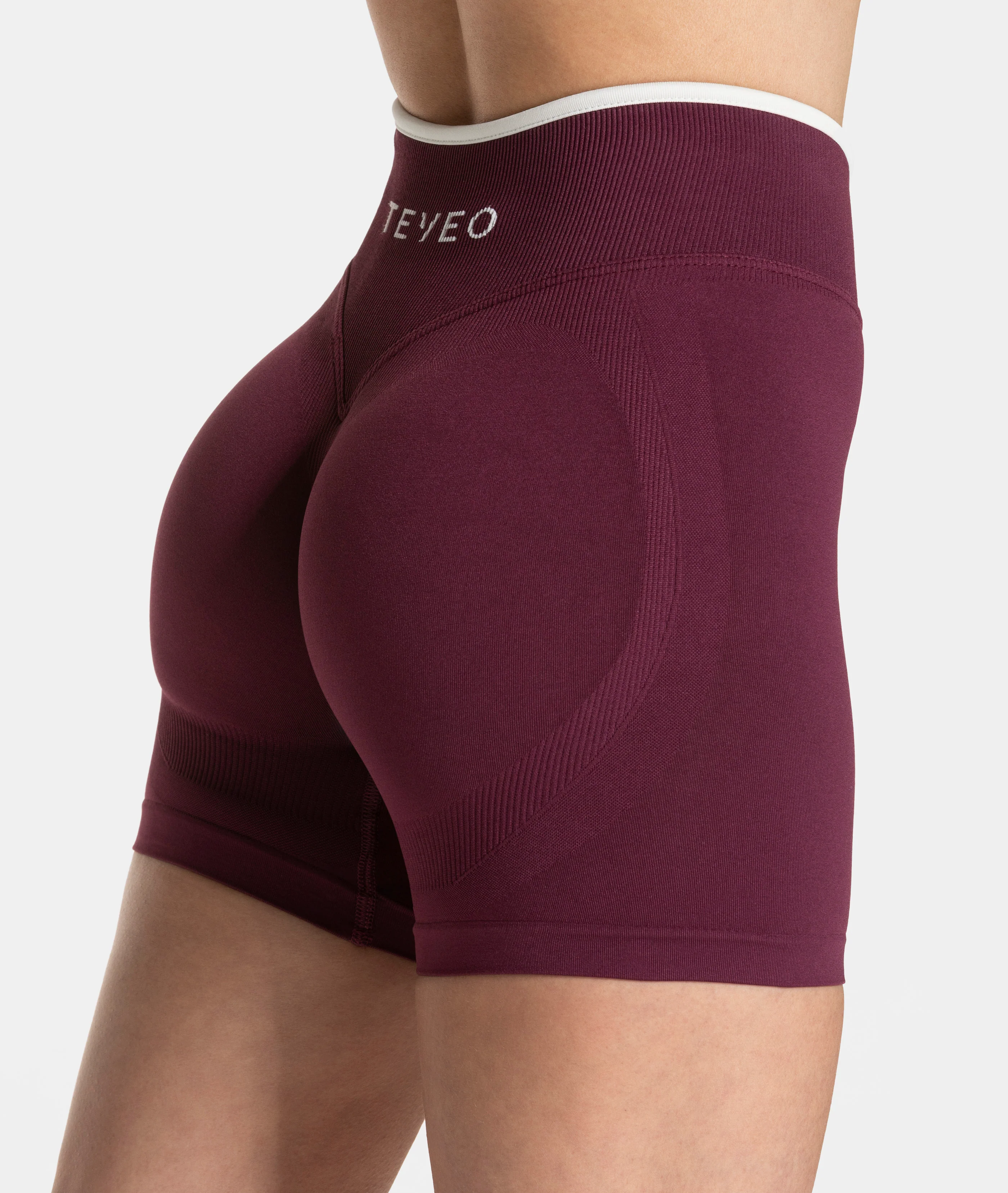 Contrastline Sculpt Scrunch Shorts "Pflaume" - Image 4