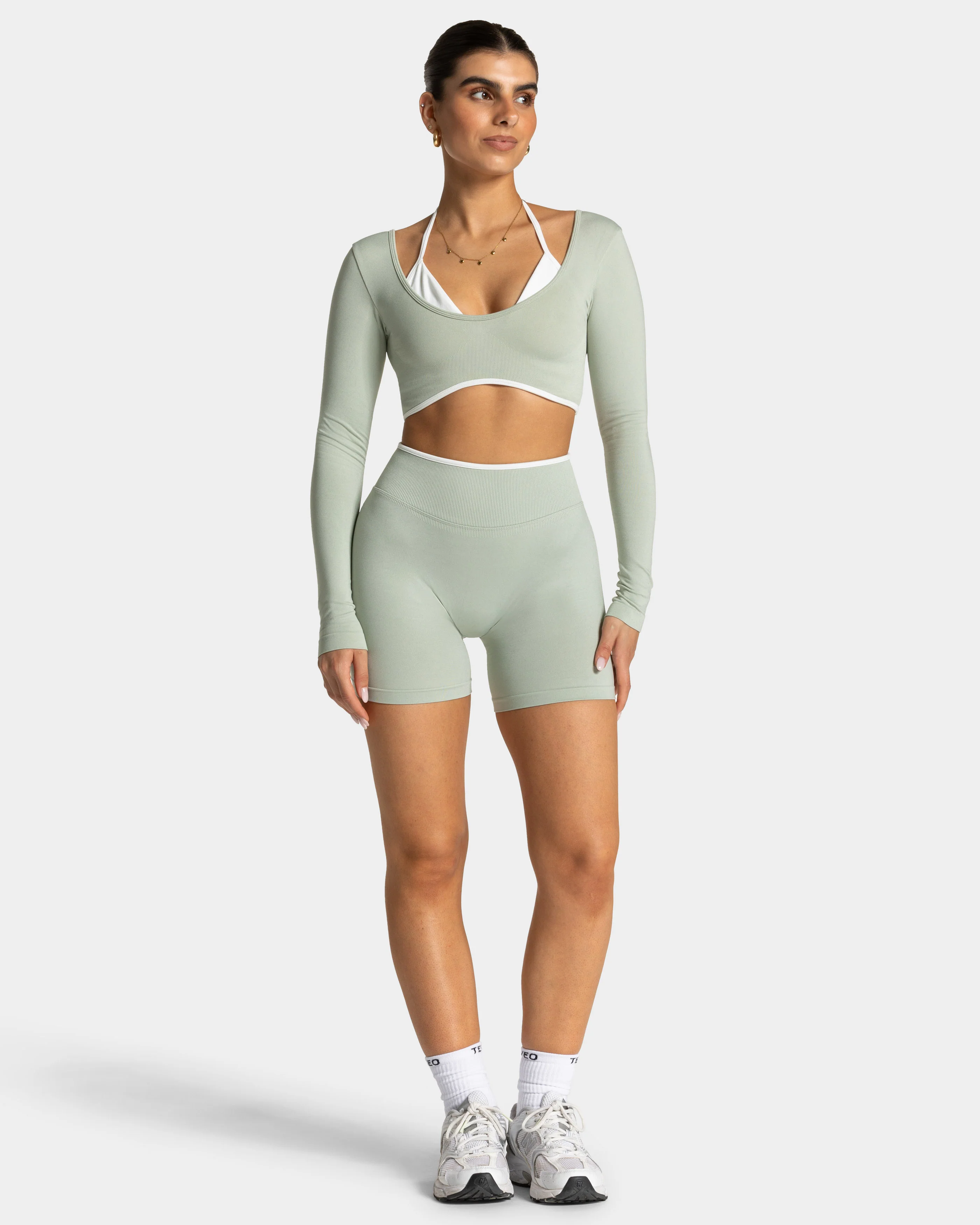 Contrastline Sculpt Scrunch Shorts "Pistachio" - Image 3