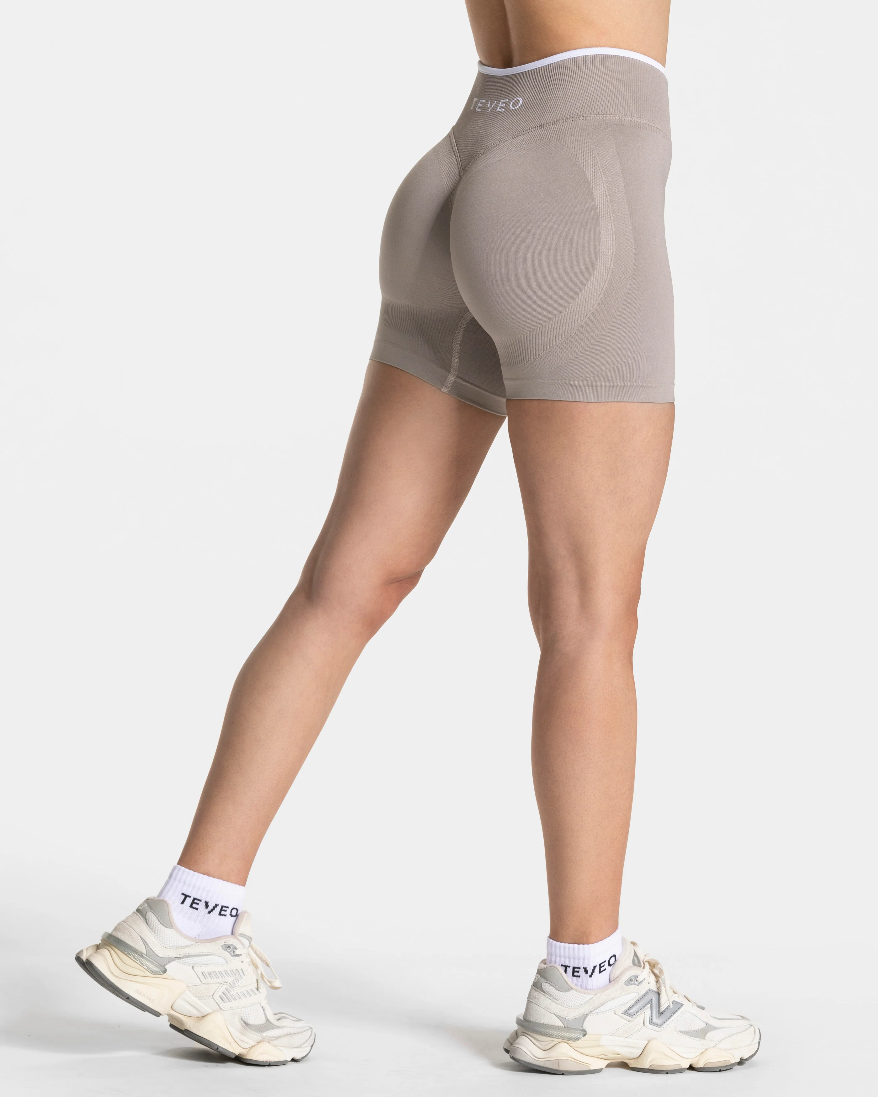 Contrastline Sculpt Scrunch Shorts "Stone"