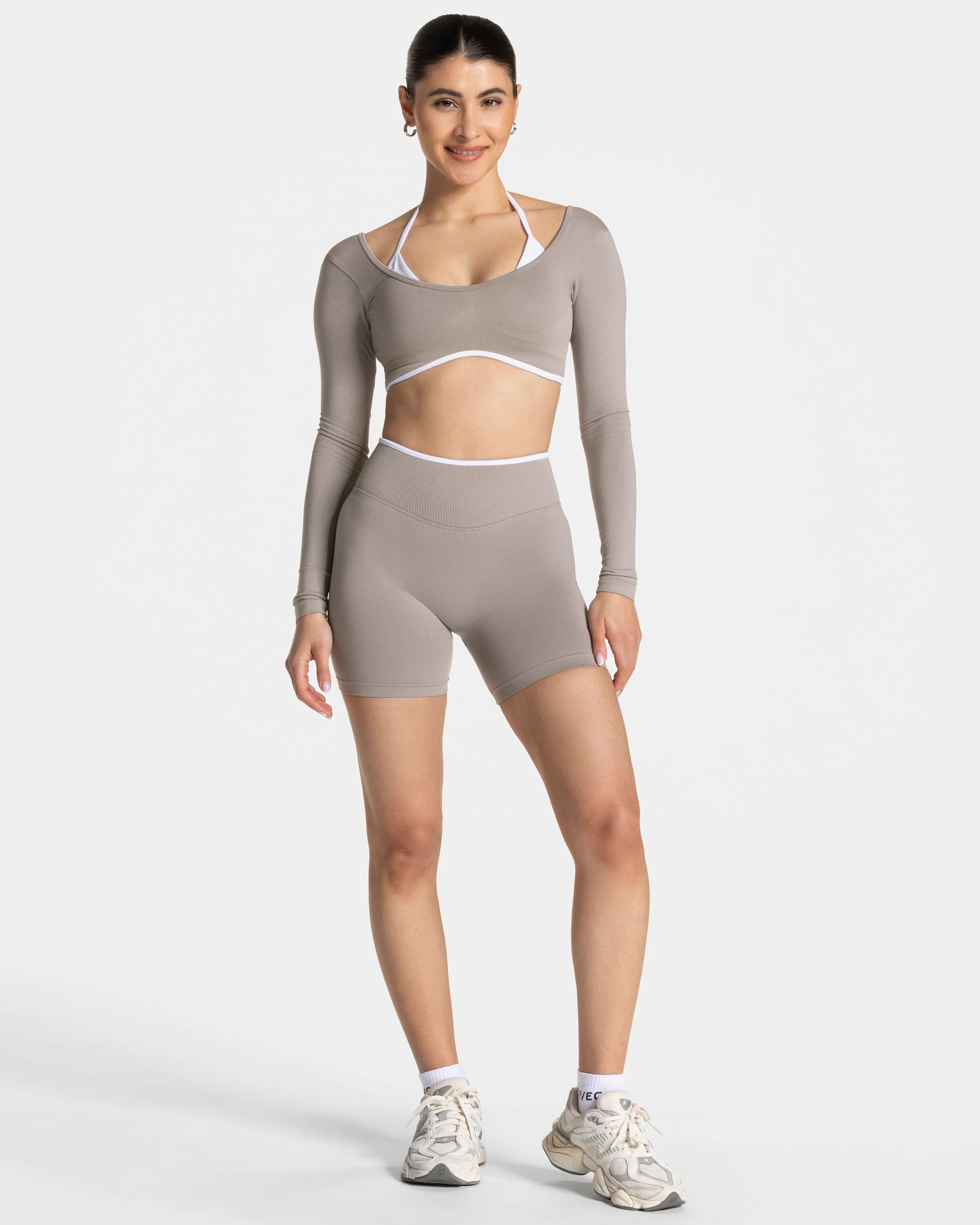 Contrastline Sculpt Scrunch Shorts "Stone" - Image 3